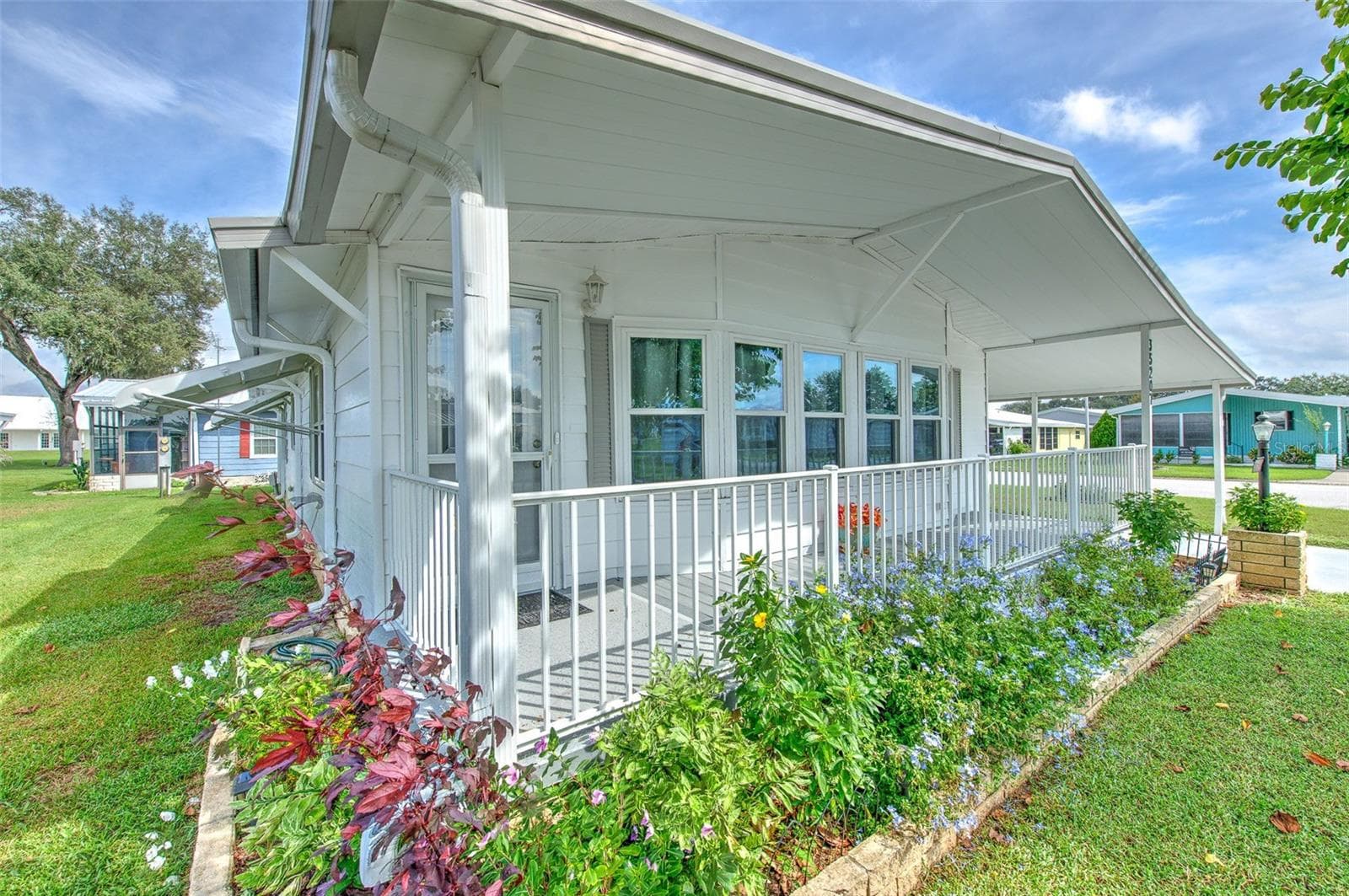 Manufactured Home at 35207 MAKENZIE ST, ZEPHYRHILLS, photo 5 of 42