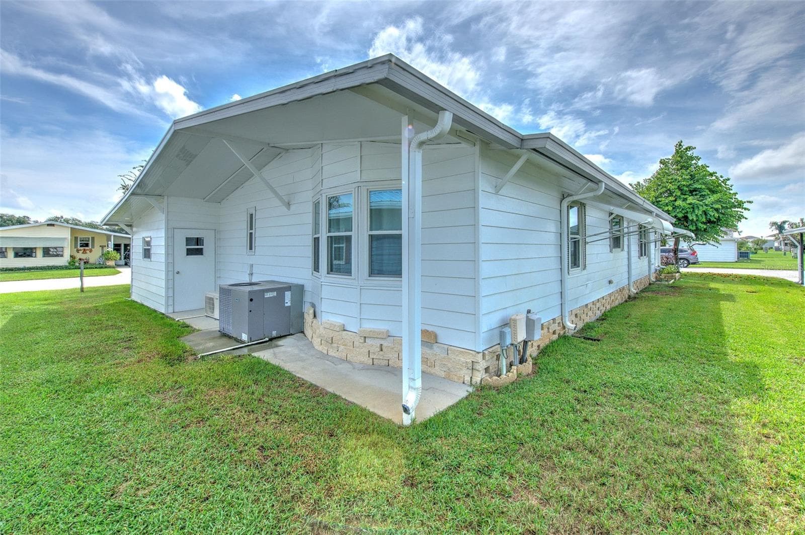 Manufactured Home at 35207 MAKENZIE ST, ZEPHYRHILLS, photo 7 of 42