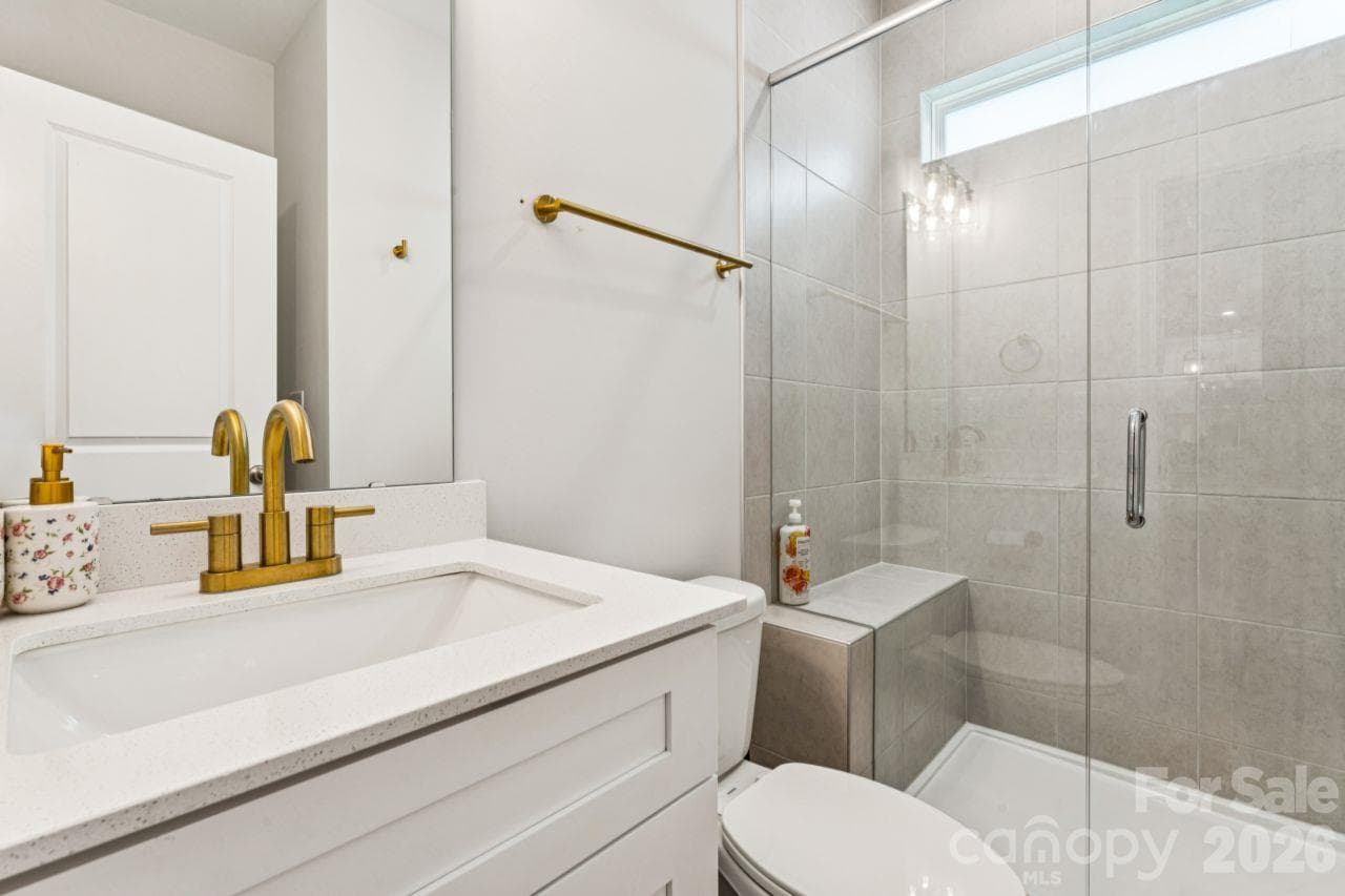 Main level full bath - 8704 Frank Grier Road, Charlotte