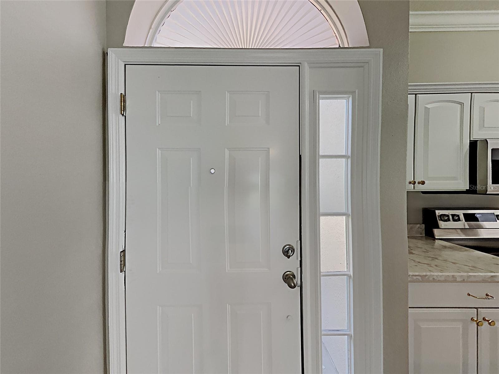 Single Family Residence at 11706 BROAD OAK CT, ORLANDO, photo 2 of 32