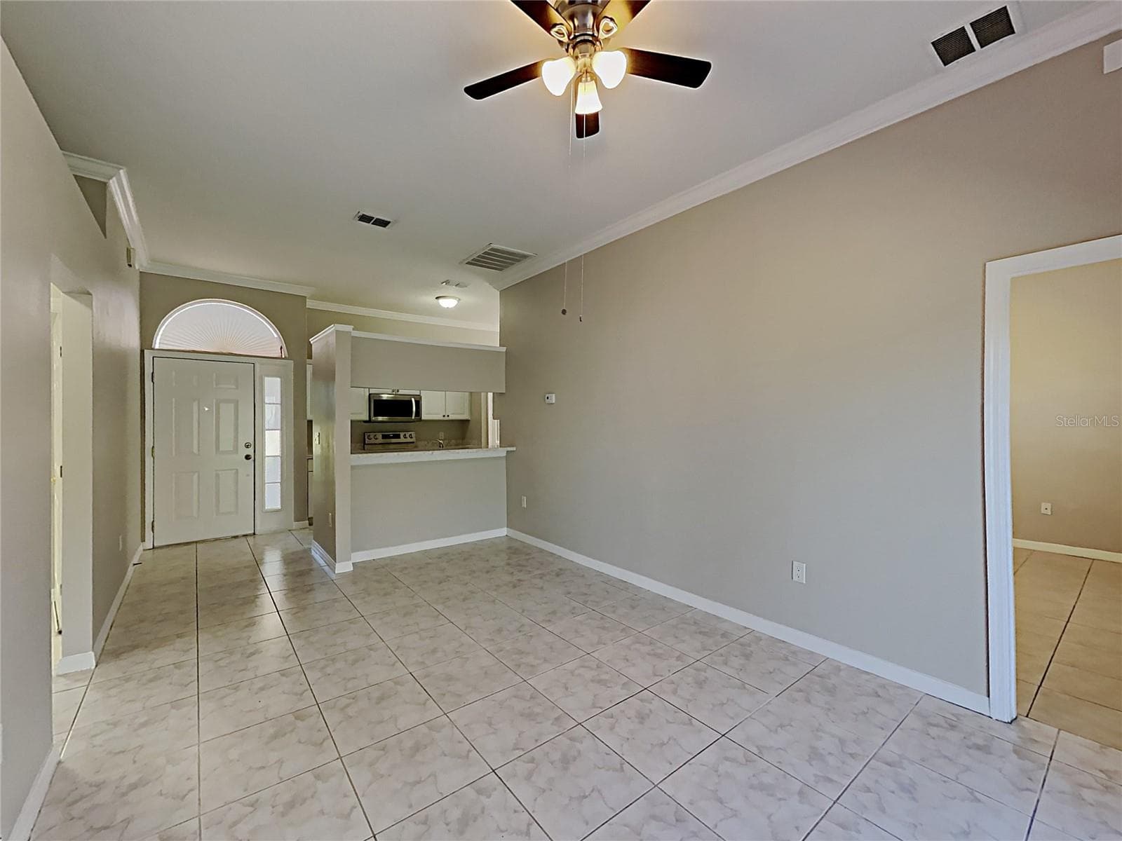 Single Family Residence at 11706 BROAD OAK CT, ORLANDO, photo 4 of 32