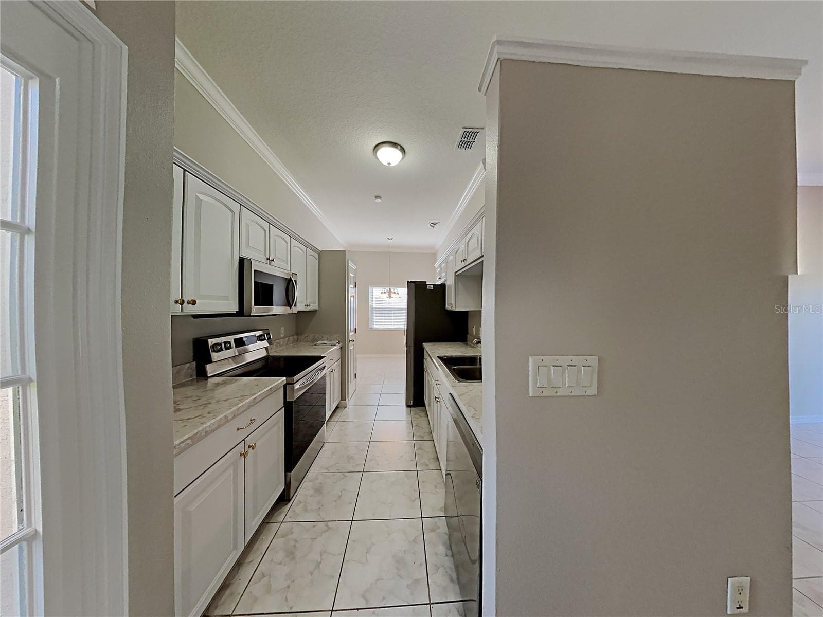Single Family Residence at 11706 BROAD OAK CT, ORLANDO, photo 5 of 32