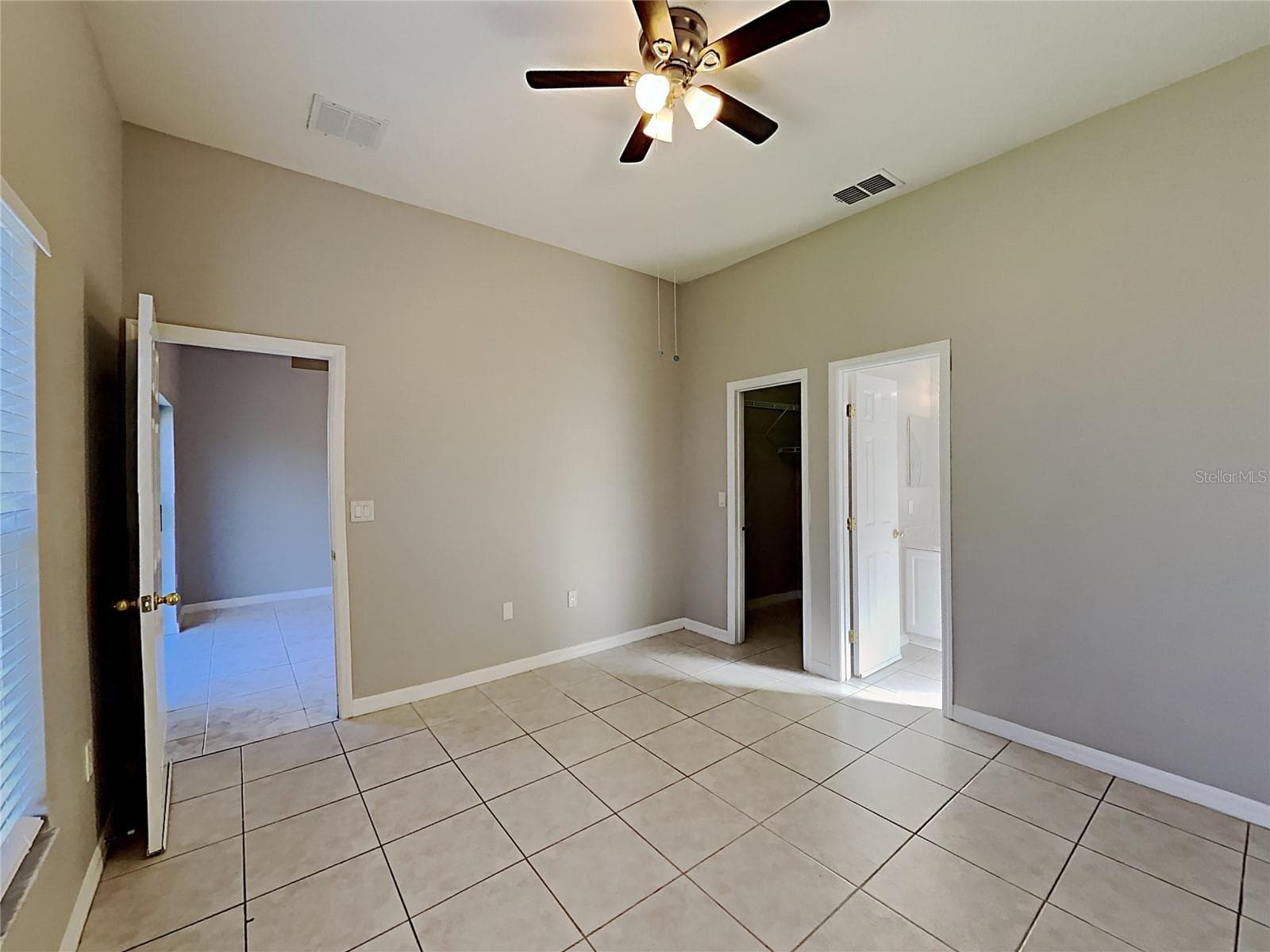 Single Family Residence at 11706 BROAD OAK CT, ORLANDO, photo 9 of 32