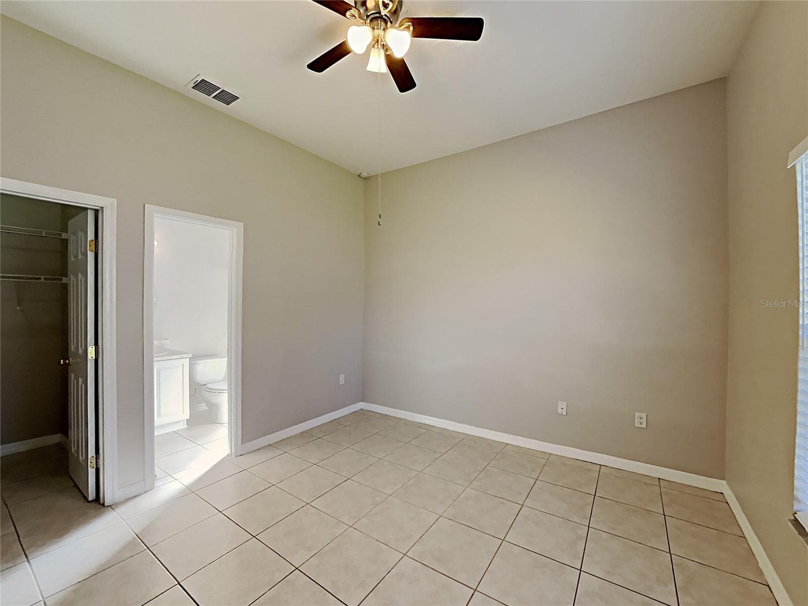 Single Family Residence at 11706 BROAD OAK CT, ORLANDO, photo 10 of 32
