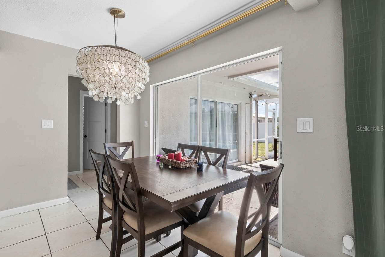 Dinette - 500 FLORIDA CIR S, APOLLO BEACH
