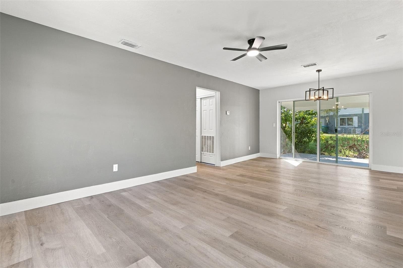 Living Room - 1321 FOUNTAINHEAD DR, DELTONA