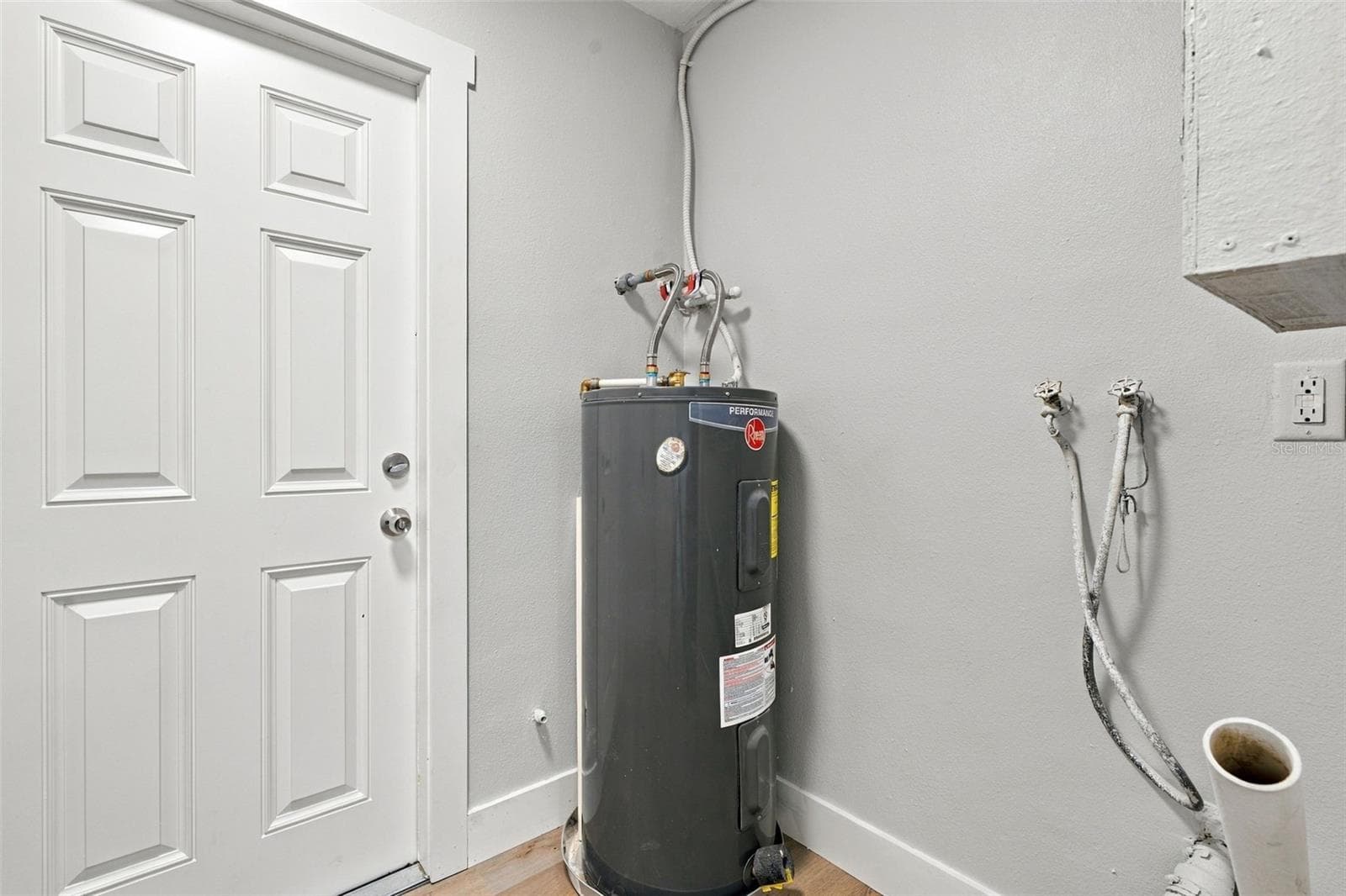 Laundry Room - 1321 FOUNTAINHEAD DR, DELTONA