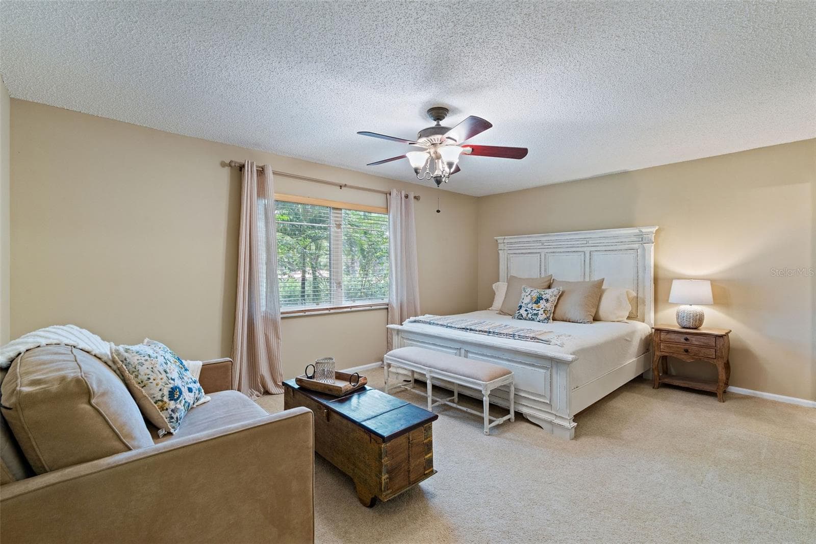 2nd primary suite upstairs - 3800 SW 137TH AVE, MIRAMAR