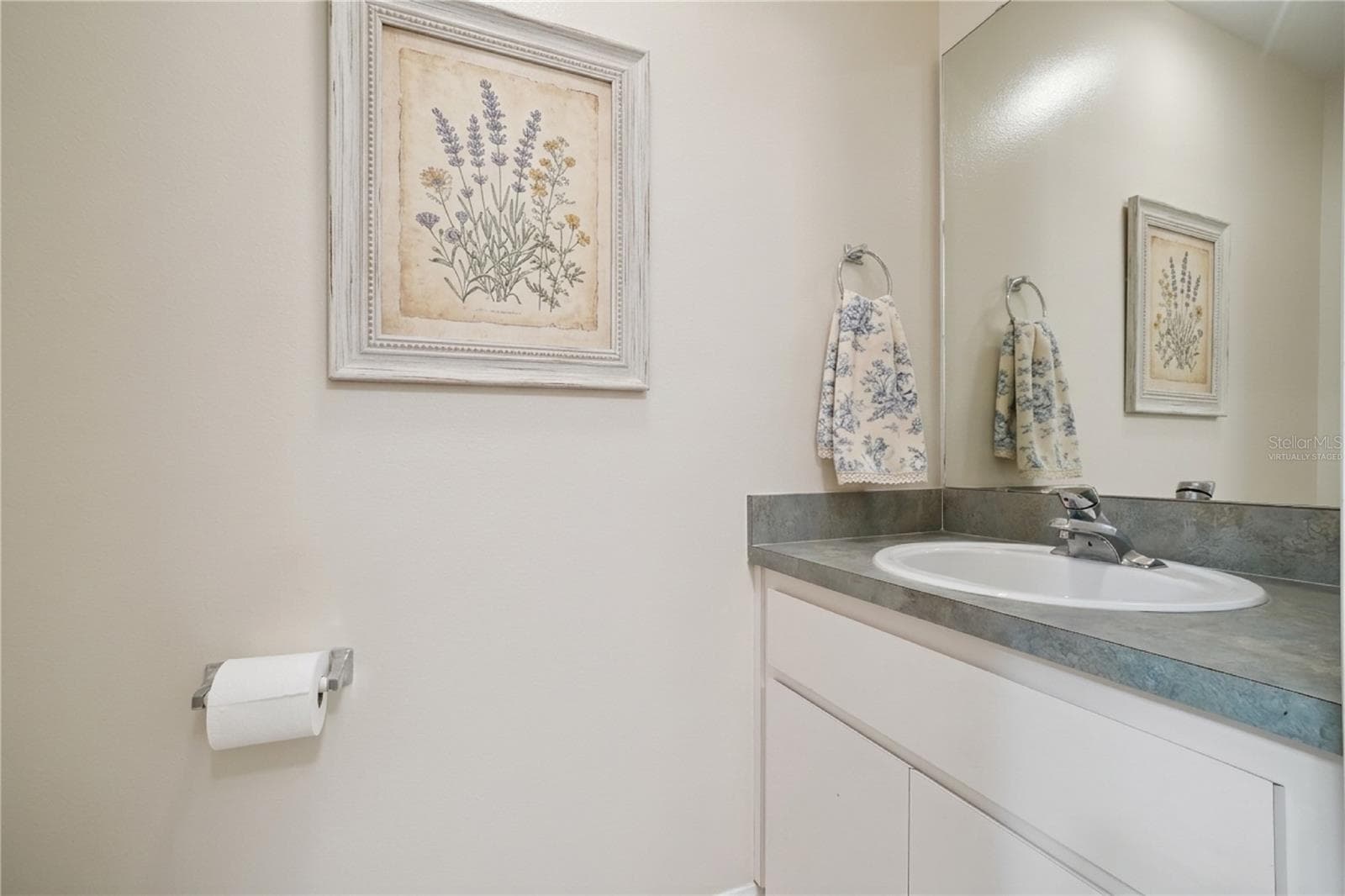 Virtually Staged half bath - 21101 BRAVEHEART DR, LEESBURG