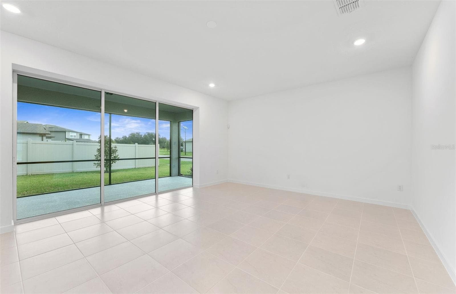 Gatherign Room w/Pocket Sliding Glass Doors - 37385 CLINCH CIR, ZEPHYRHILLS