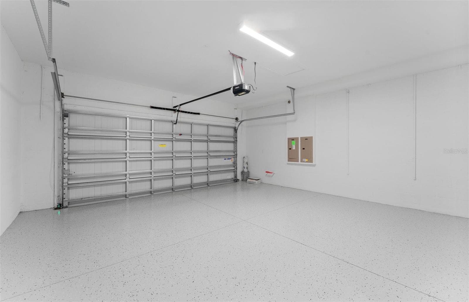 2-Car Garage w/Epoxy Flooring - 37385 CLINCH CIR, ZEPHYRHILLS
