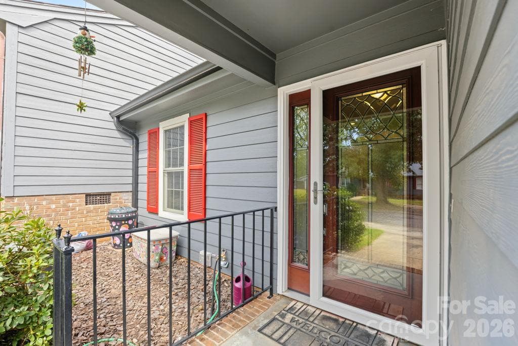 Notice the full glass storm door - 420 English Ivy Court, Fort Mill