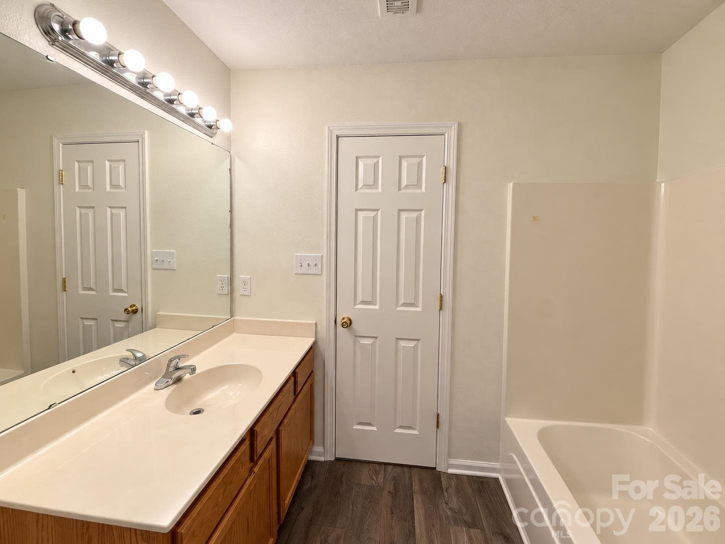 Townhouse at 1911 Flushing Court, Charlotte, photo 10 of 16
