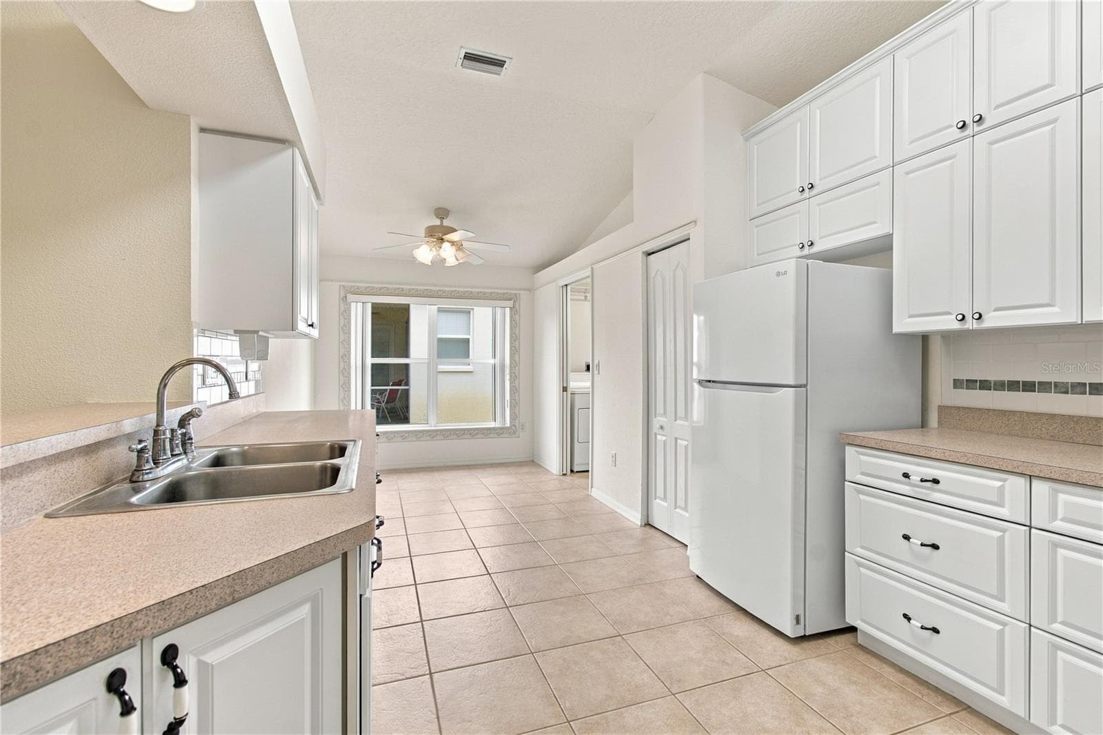 Single Family Residence at 11508 BLOOMINGTON CT, NEW PORT RICHEY, photo 15 of 90