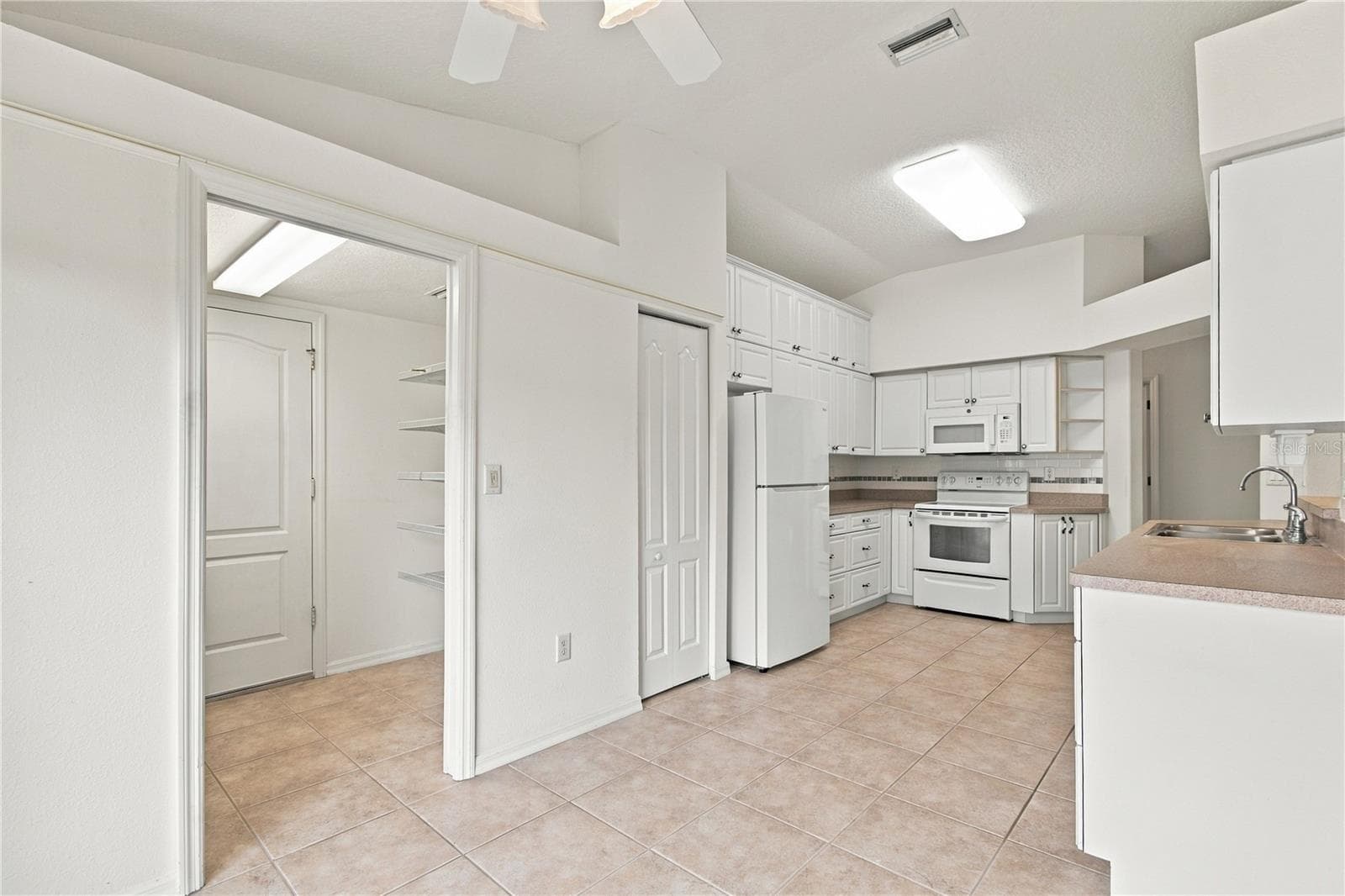 Single Family Residence at 11508 BLOOMINGTON CT, NEW PORT RICHEY, photo 19 of 90