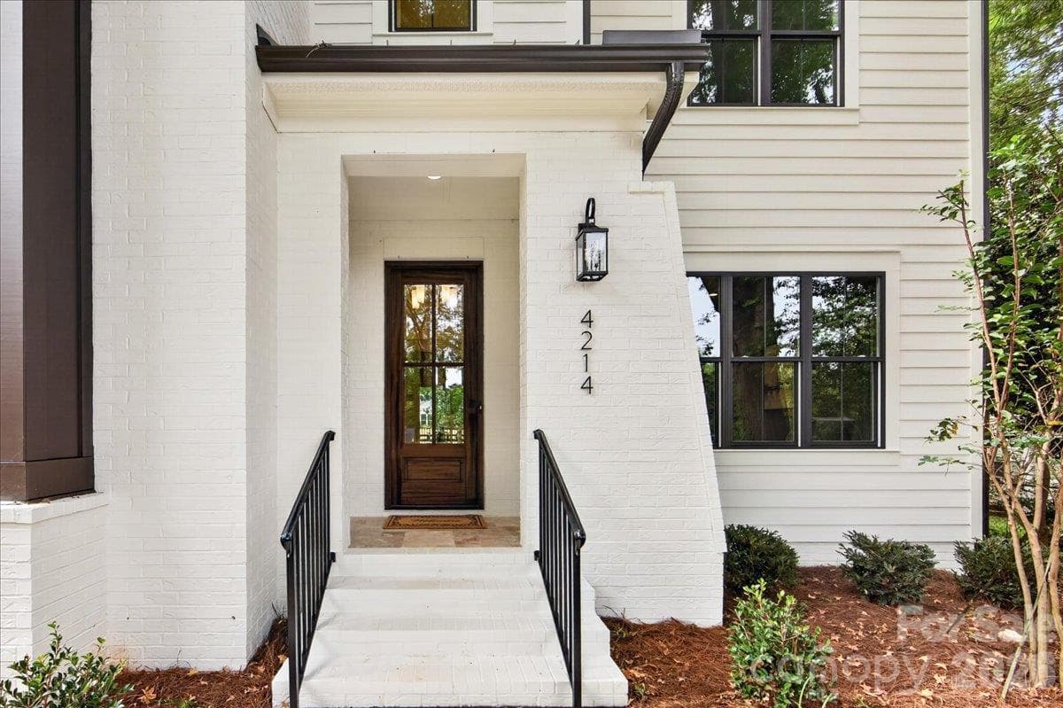Single Family Residence at 4214 Waterbury Drive, Charlotte, photo 3 of 44