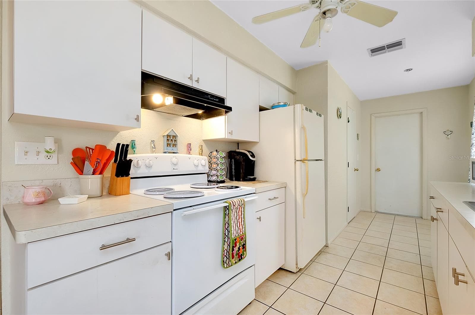 Single Family Residence at 144 ROTONDA CIR, ROTONDA WEST, photo 16 of 40