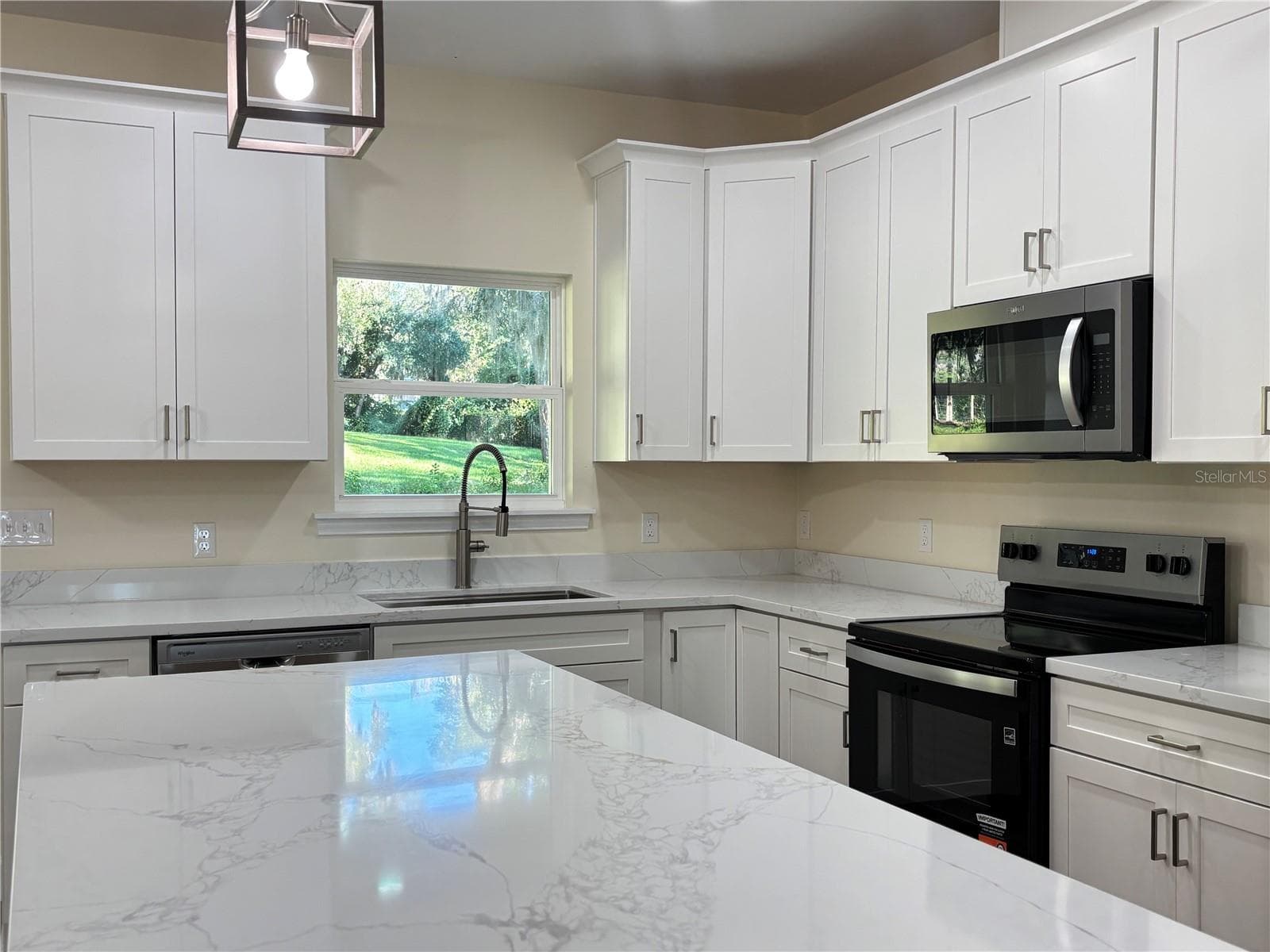 Classy Kitchen - 377 SE 4TH AVE, MELROSE