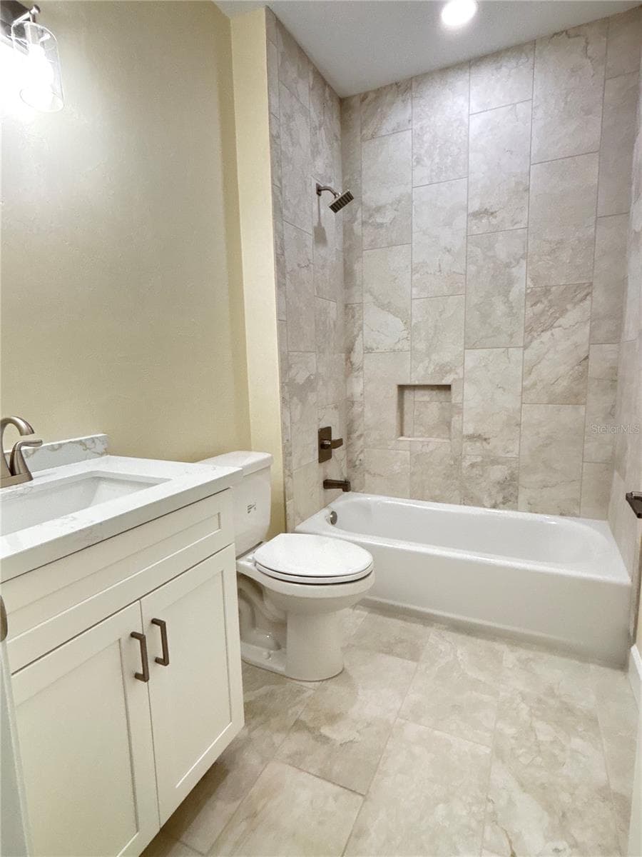 2nd bath just waiting on mirrors - 377 SE 4TH AVE, MELROSE