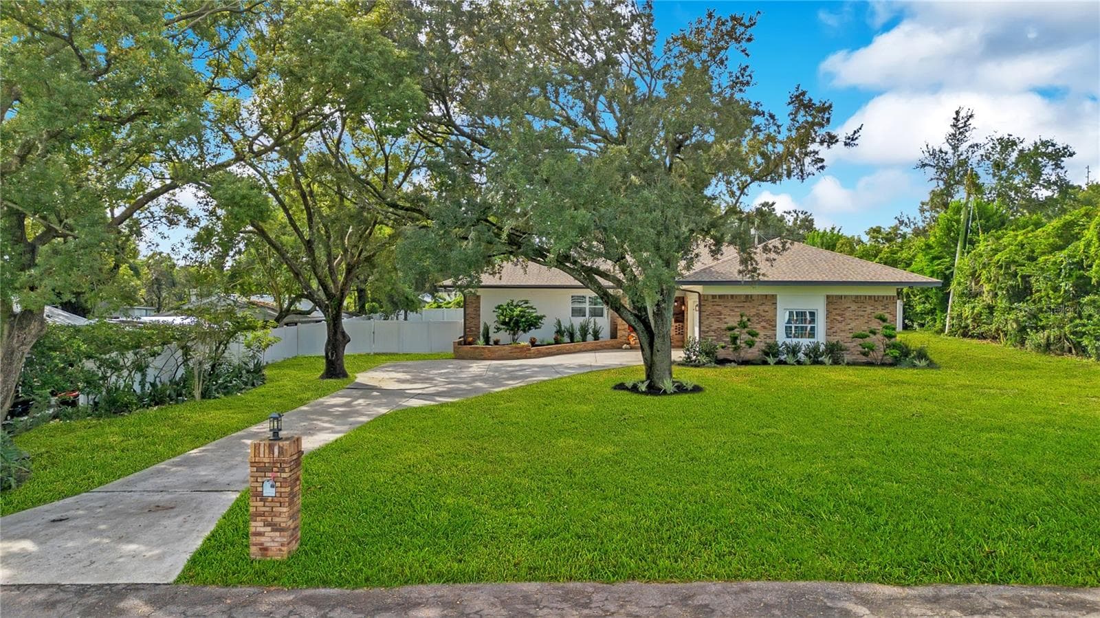 Single Family Residence at 2637 GRACE MNR, LAKELAND, photo 2 of 42