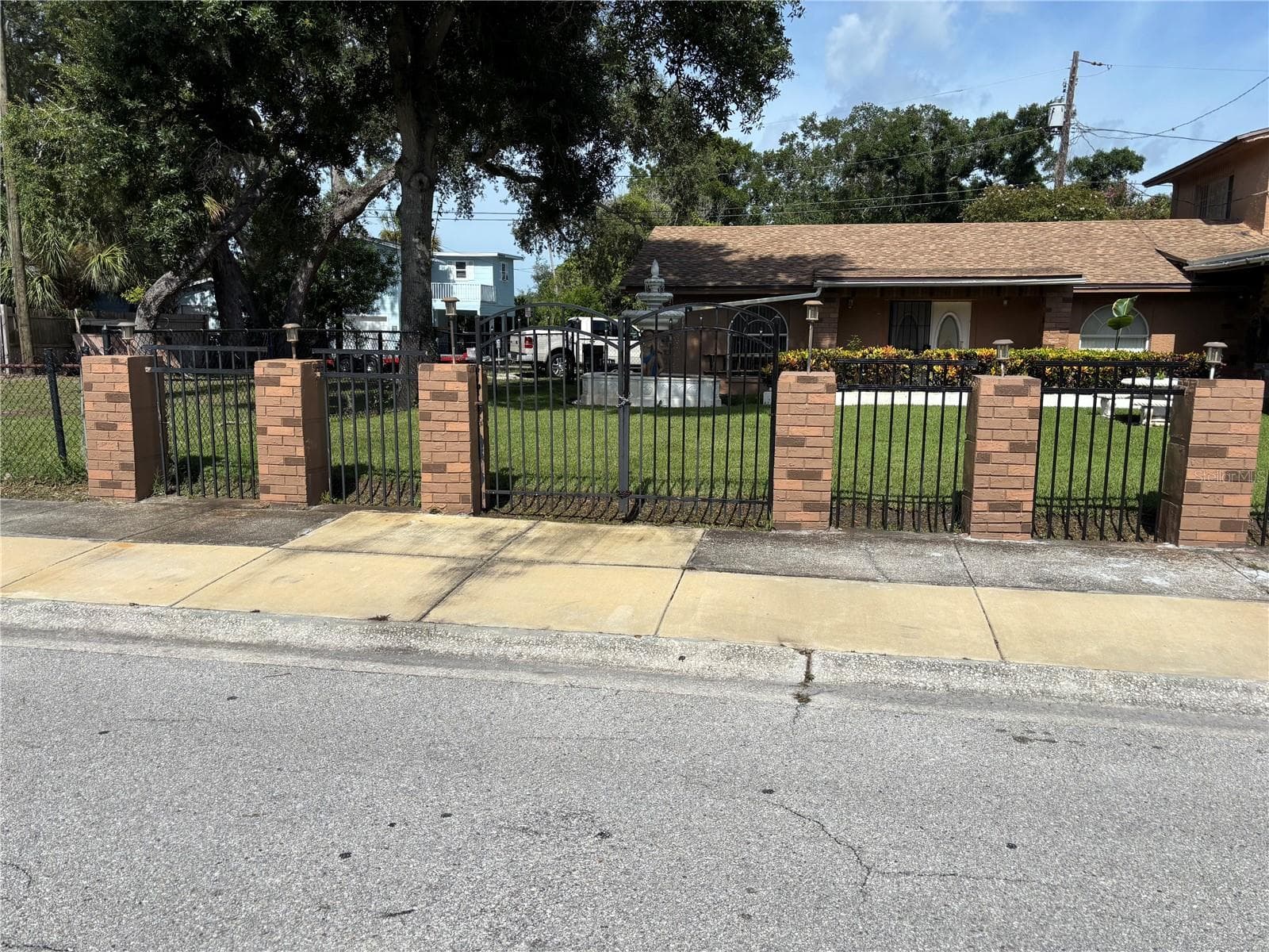 Single Family Residence at 1747 YOUVAL CT S, ST PETERSBURG, photo 5 of 8