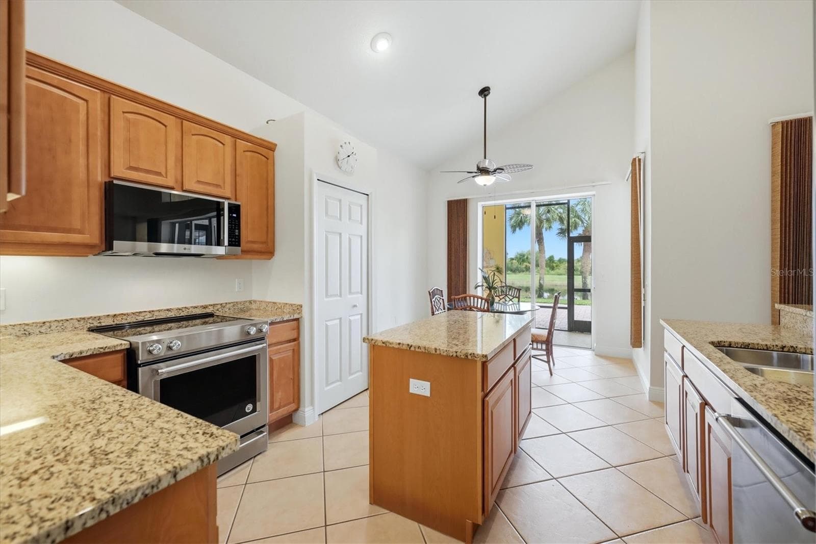 Single Family Residence at 23901 WAVERLY CIR, VENICE, photo 19 of 86