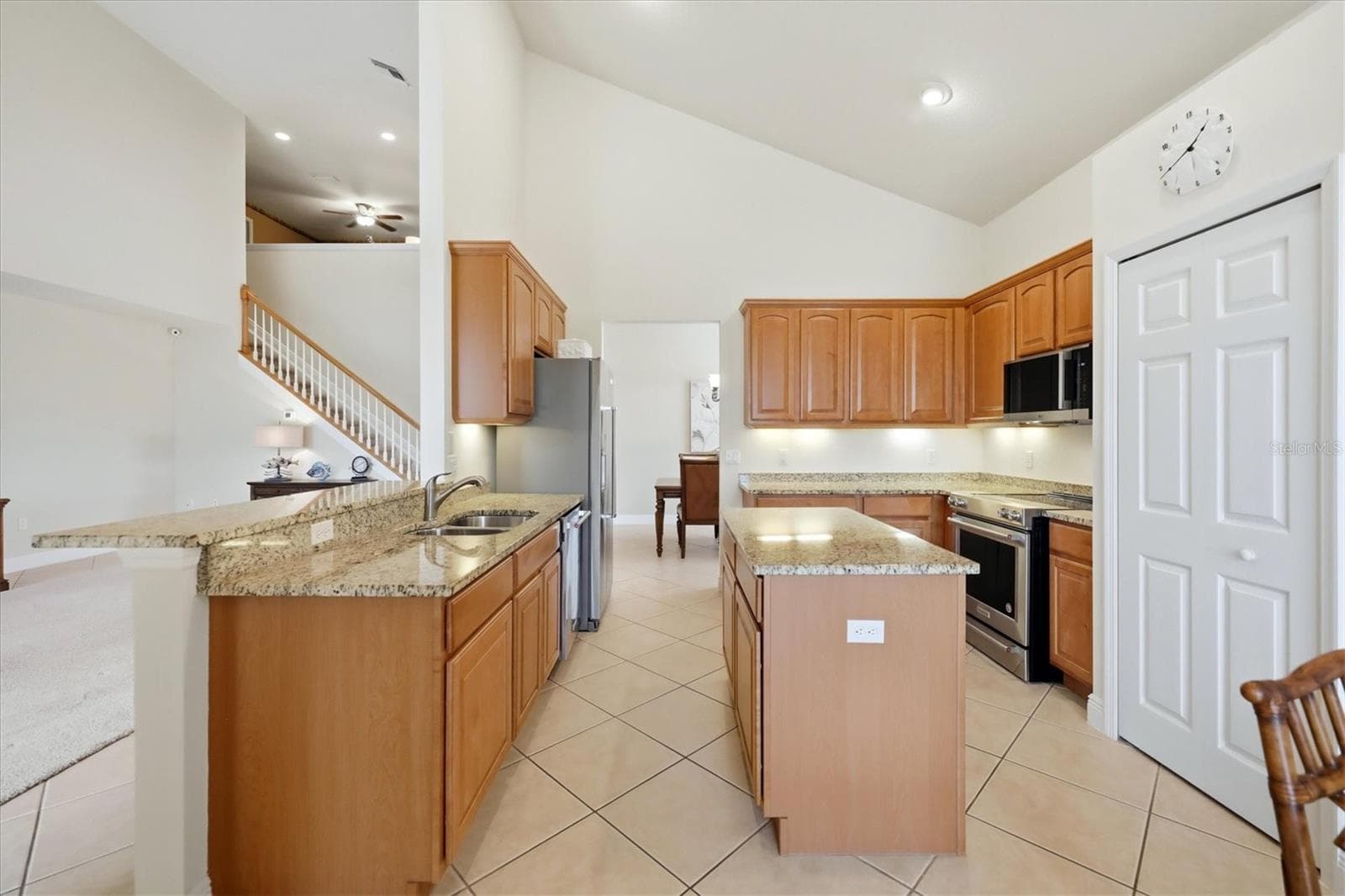 Single Family Residence at 23901 WAVERLY CIR, VENICE, photo 21 of 86
