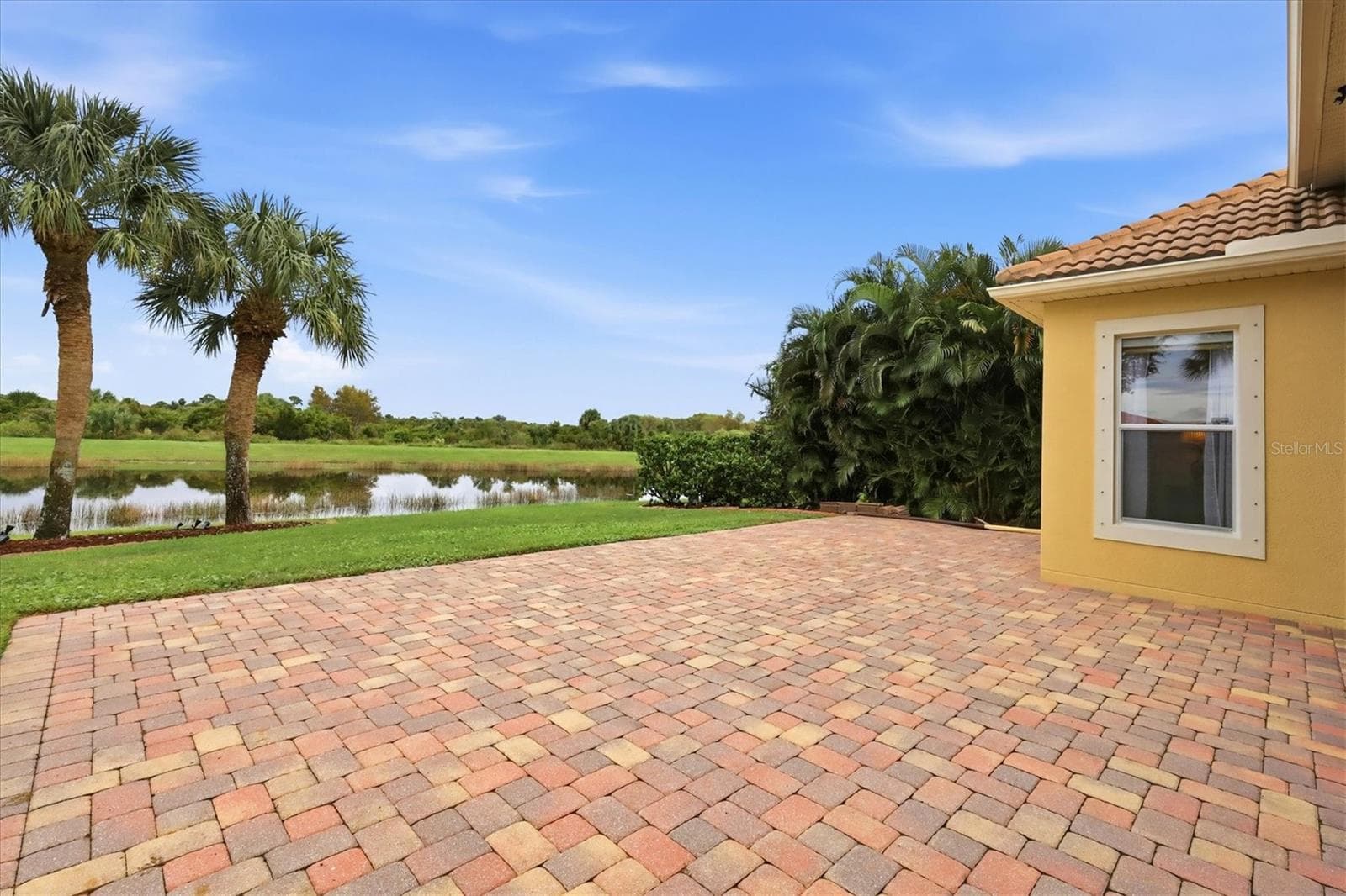 Single Family Residence at 23901 WAVERLY CIR, VENICE, photo 42 of 86