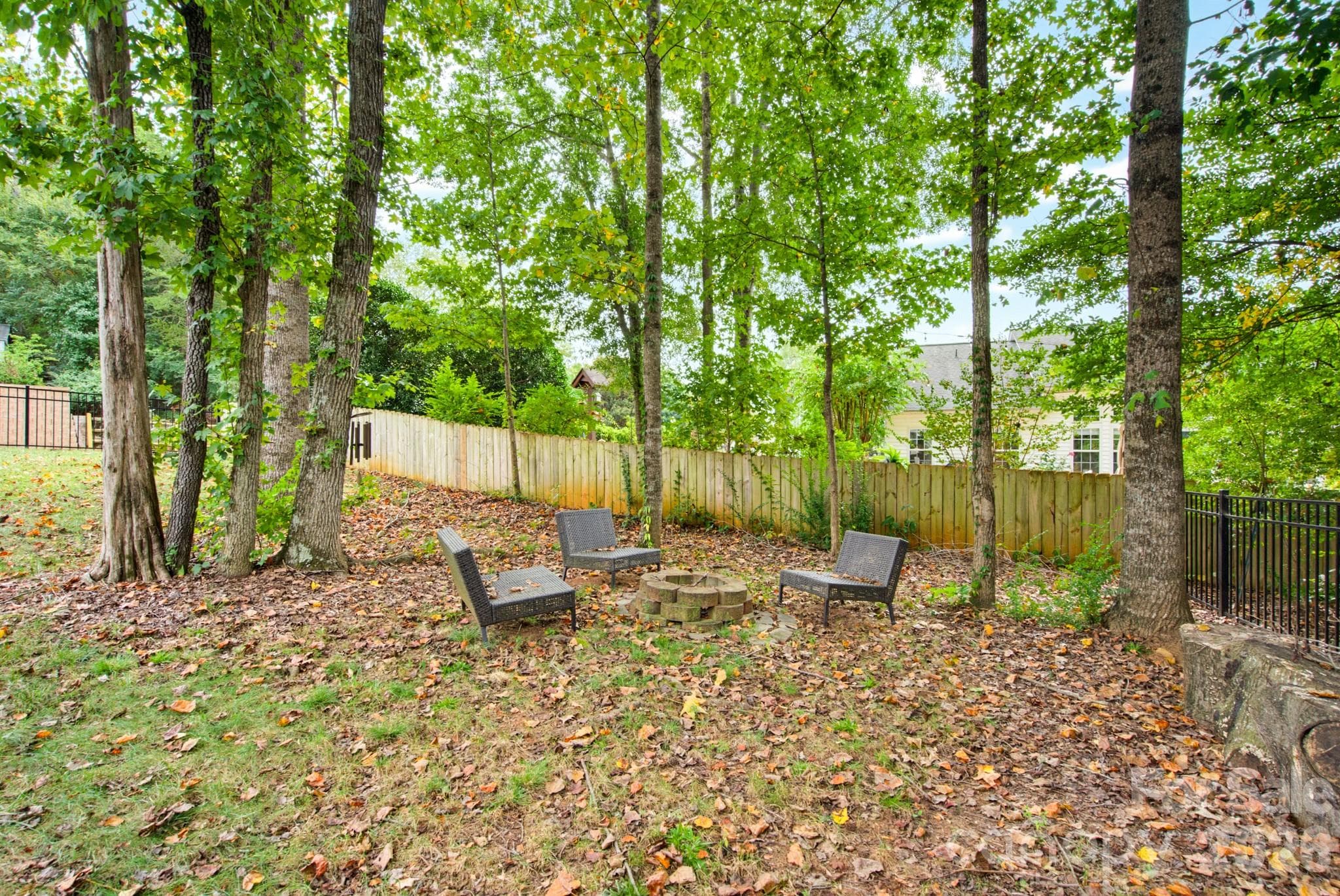 Single Family Residence at 13330 Edgetree Drive, Pineville, photo 36 of 44