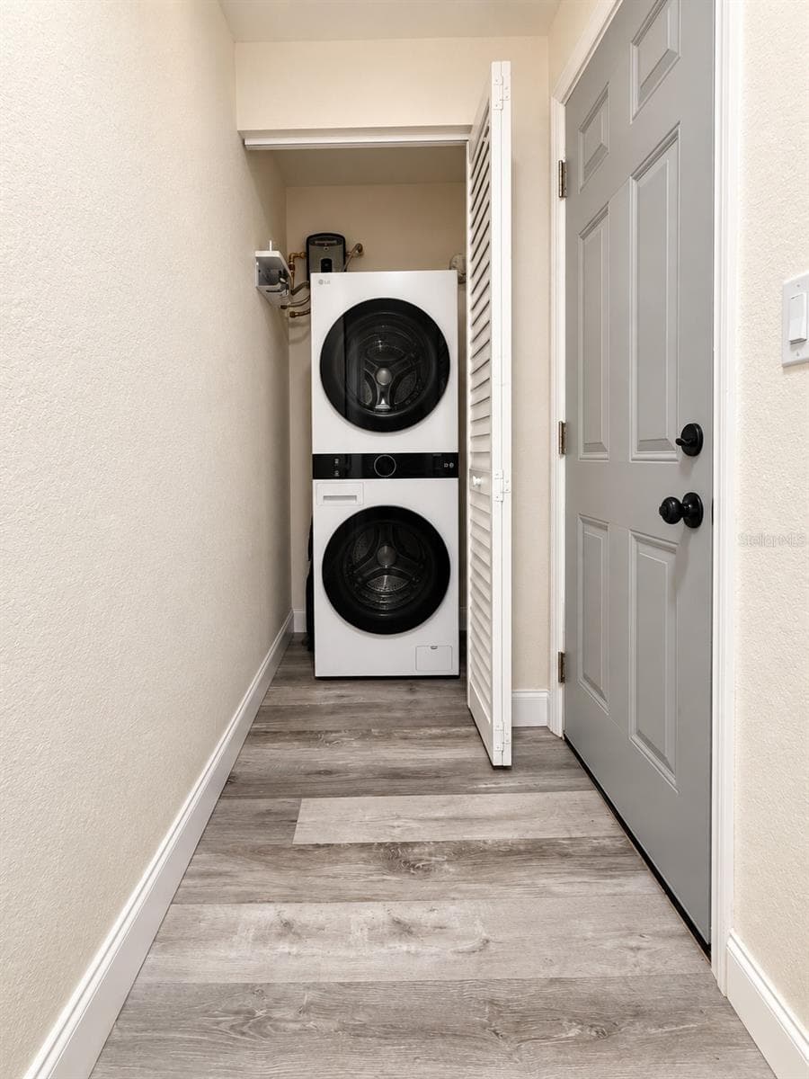 Laundry - 1843 QUINCY ST S, ST PETERSBURG