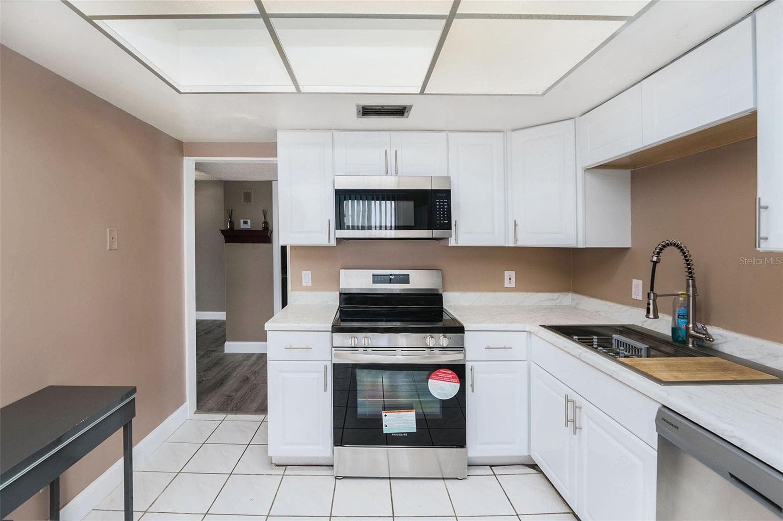 Newly remodeled. Dropdowns have been removed. - 8719 COVE CT #10, TAMPA