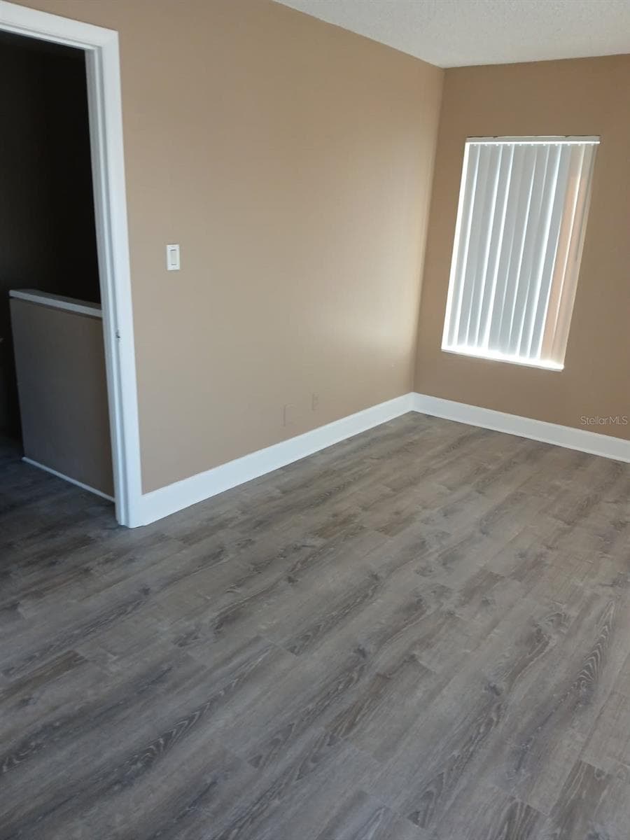 New upper-level flooring - 8719 COVE CT #10, TAMPA