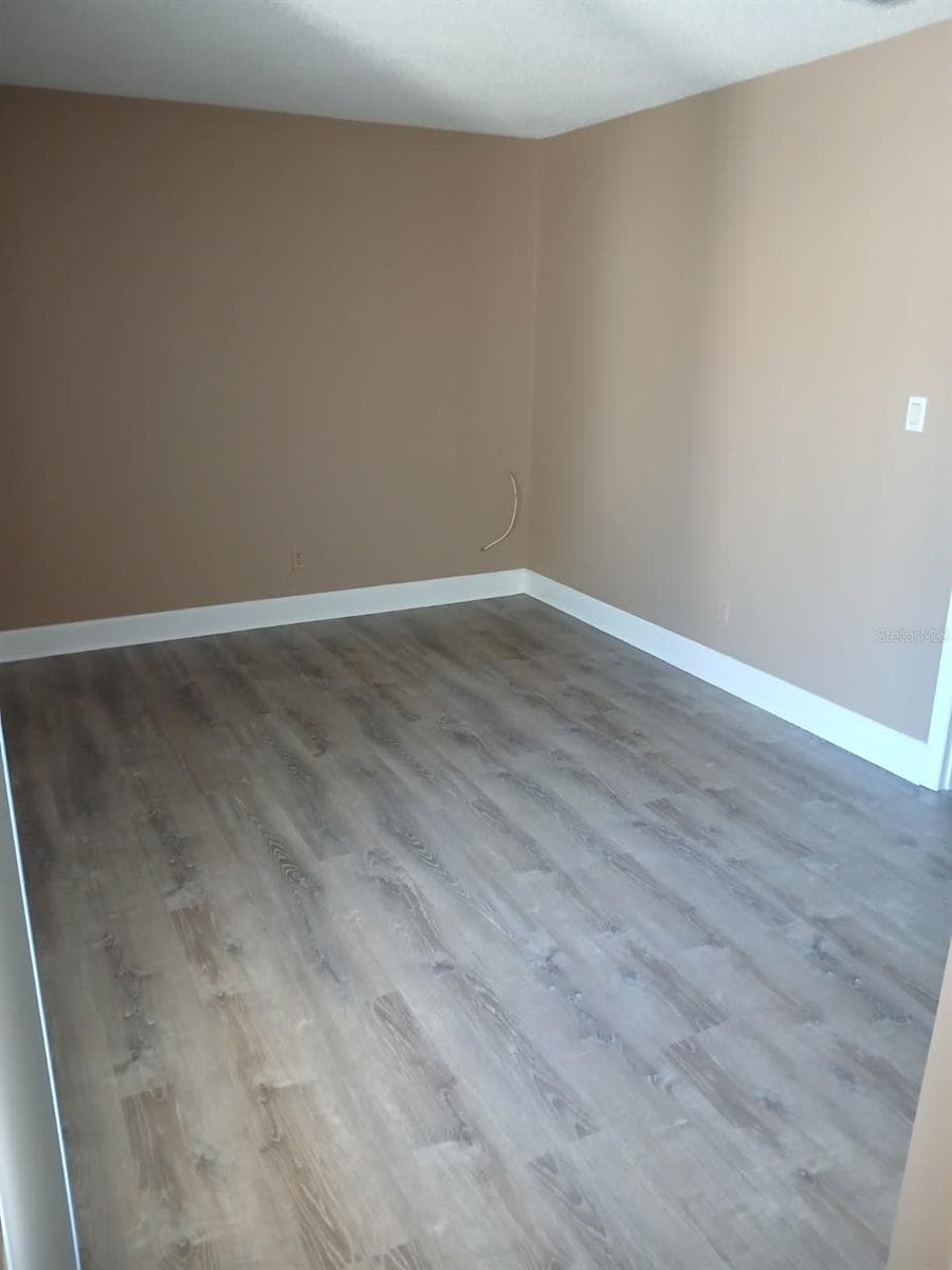 New upper-level flooring - 8719 COVE CT #10, TAMPA