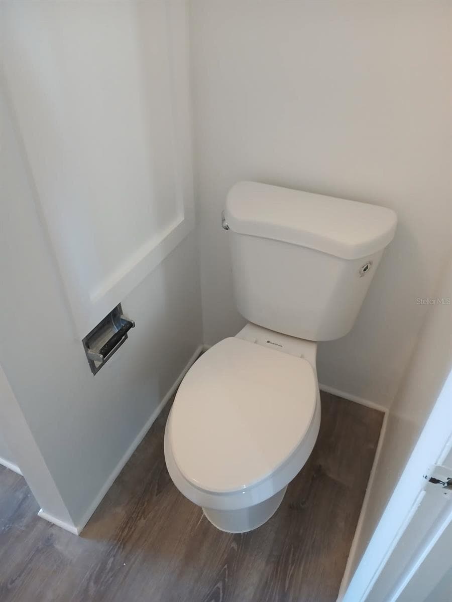 New toilet and upper-level flooring. - 8719 COVE CT #10, TAMPA