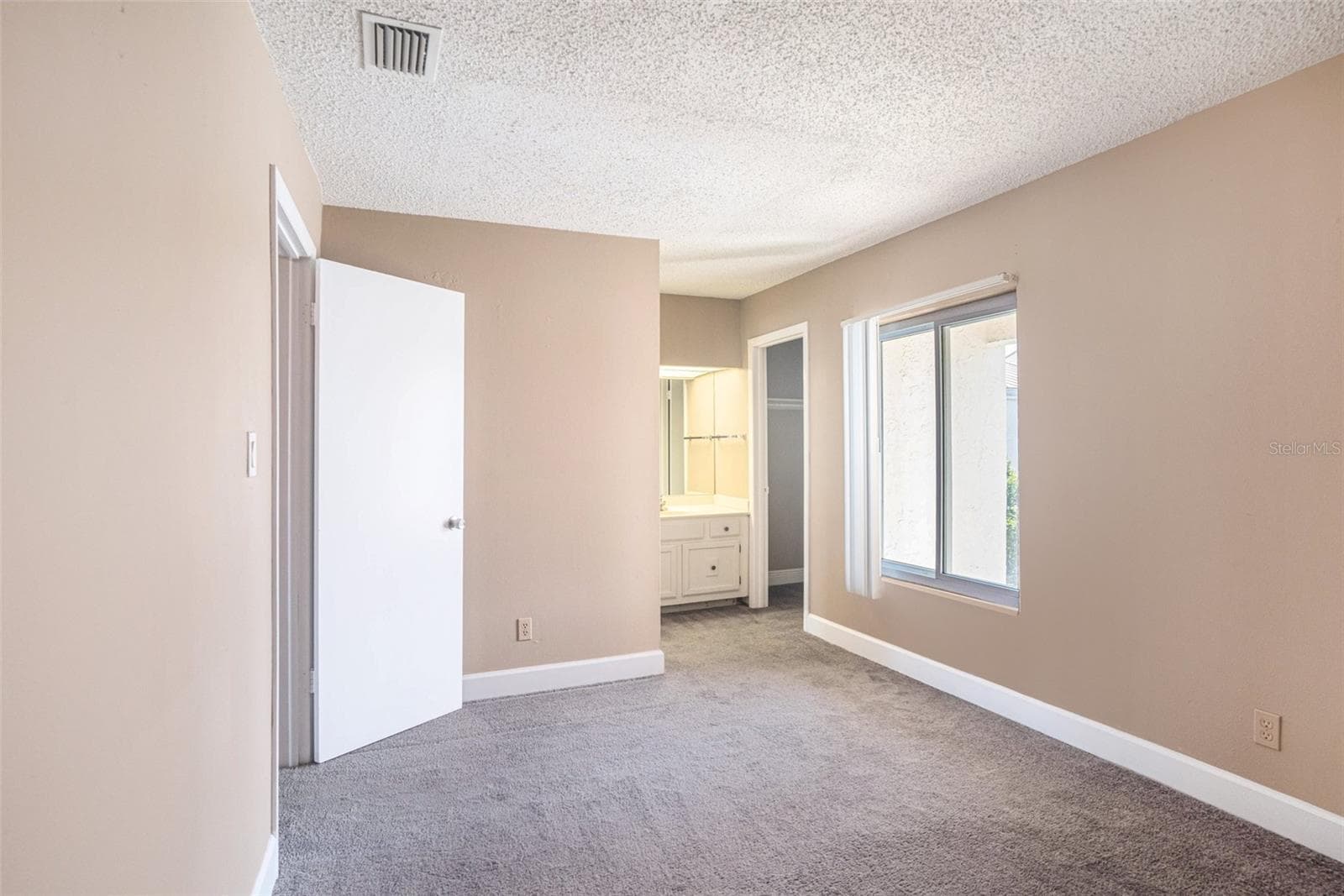 Carpet has been replaced with LVP - 8719 COVE CT #10, TAMPA