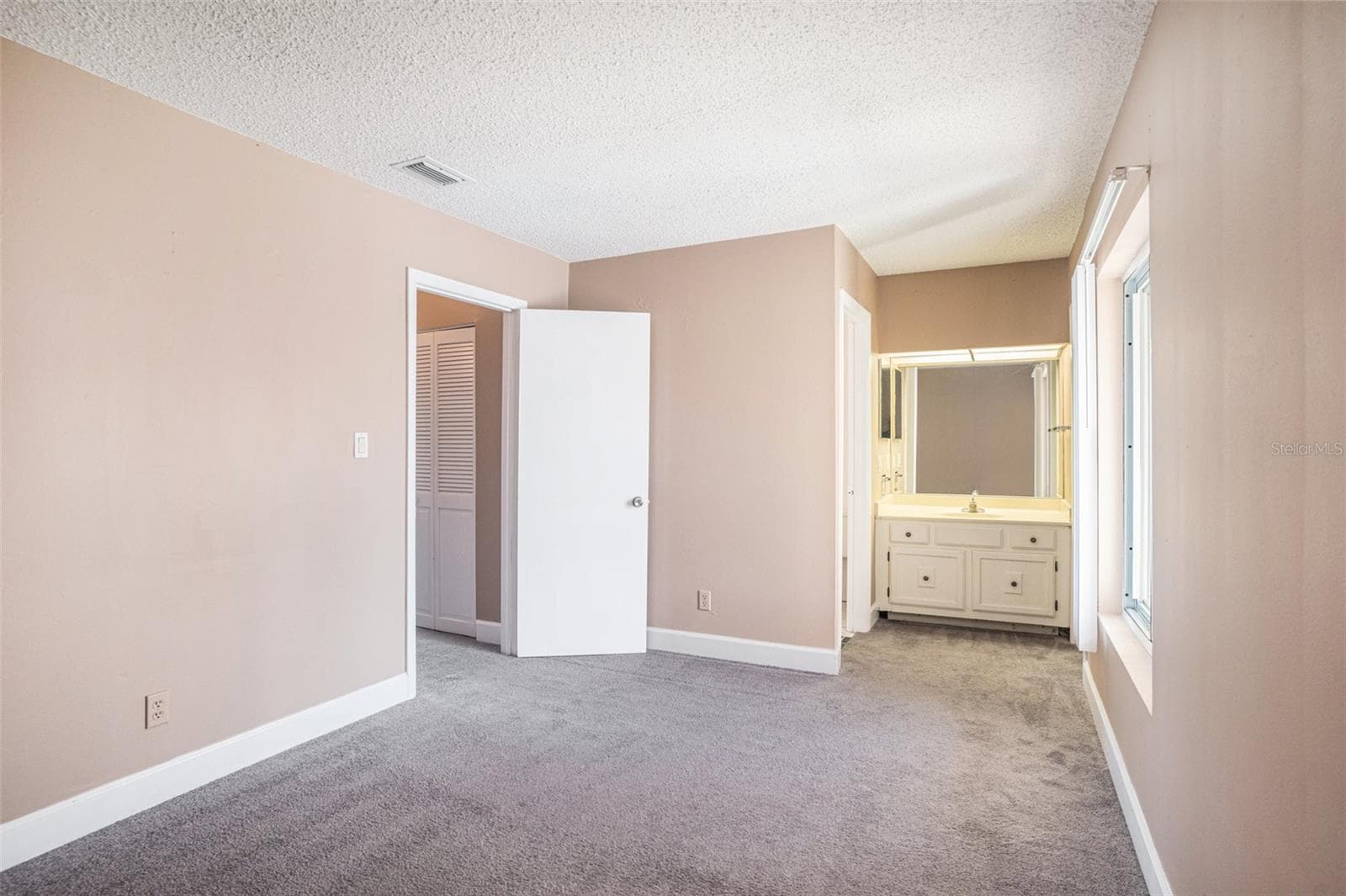 Each room has a private vanity. Carpet has been replaced with LVP - 8719 COVE CT #10, TAMPA
