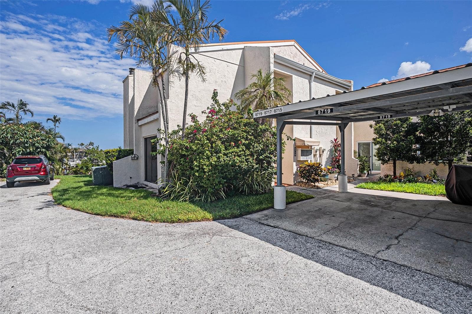 Unit and assigned carport - 8719 COVE CT #10, TAMPA