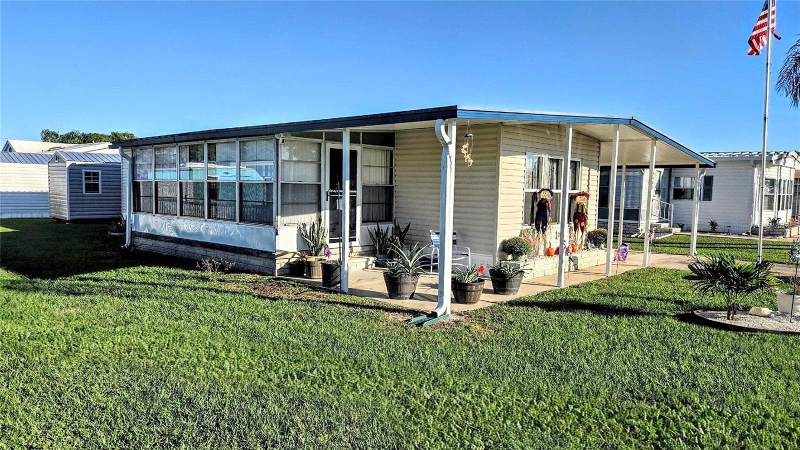Manufactured Home at 5402 MOHAWK ST, ZEPHYRHILLS, photo 3 of 41