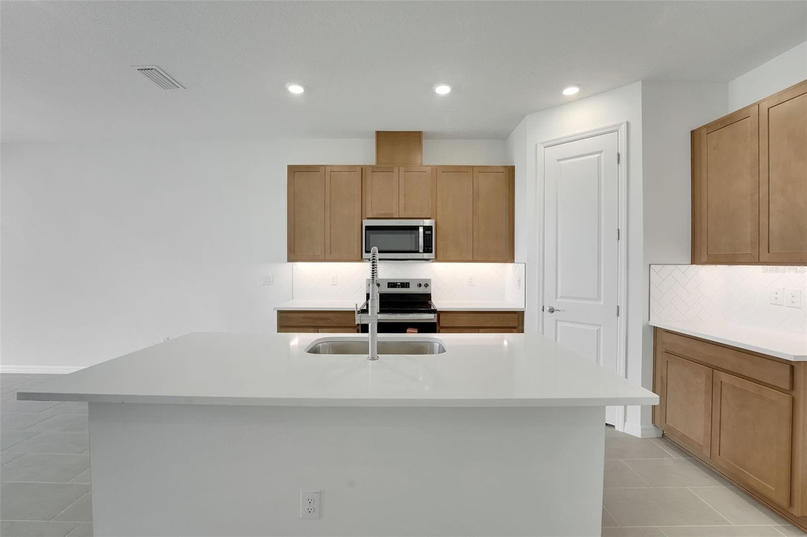Townhouse at 31630 OCEAN BREEZE DR, SAN ANTONIO, photo 7 of 26