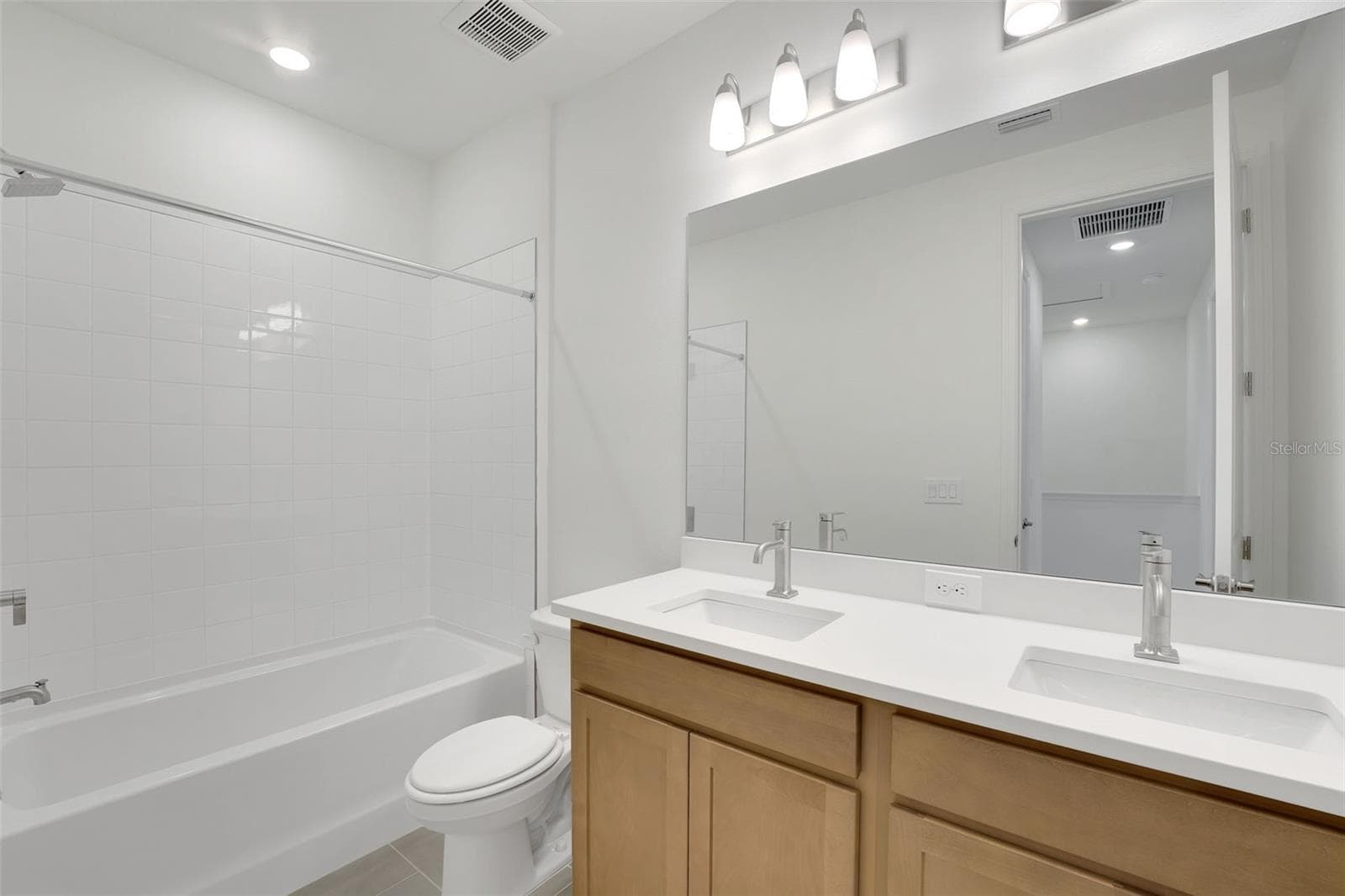 Townhouse at 31630 OCEAN BREEZE DR, SAN ANTONIO, photo 24 of 26