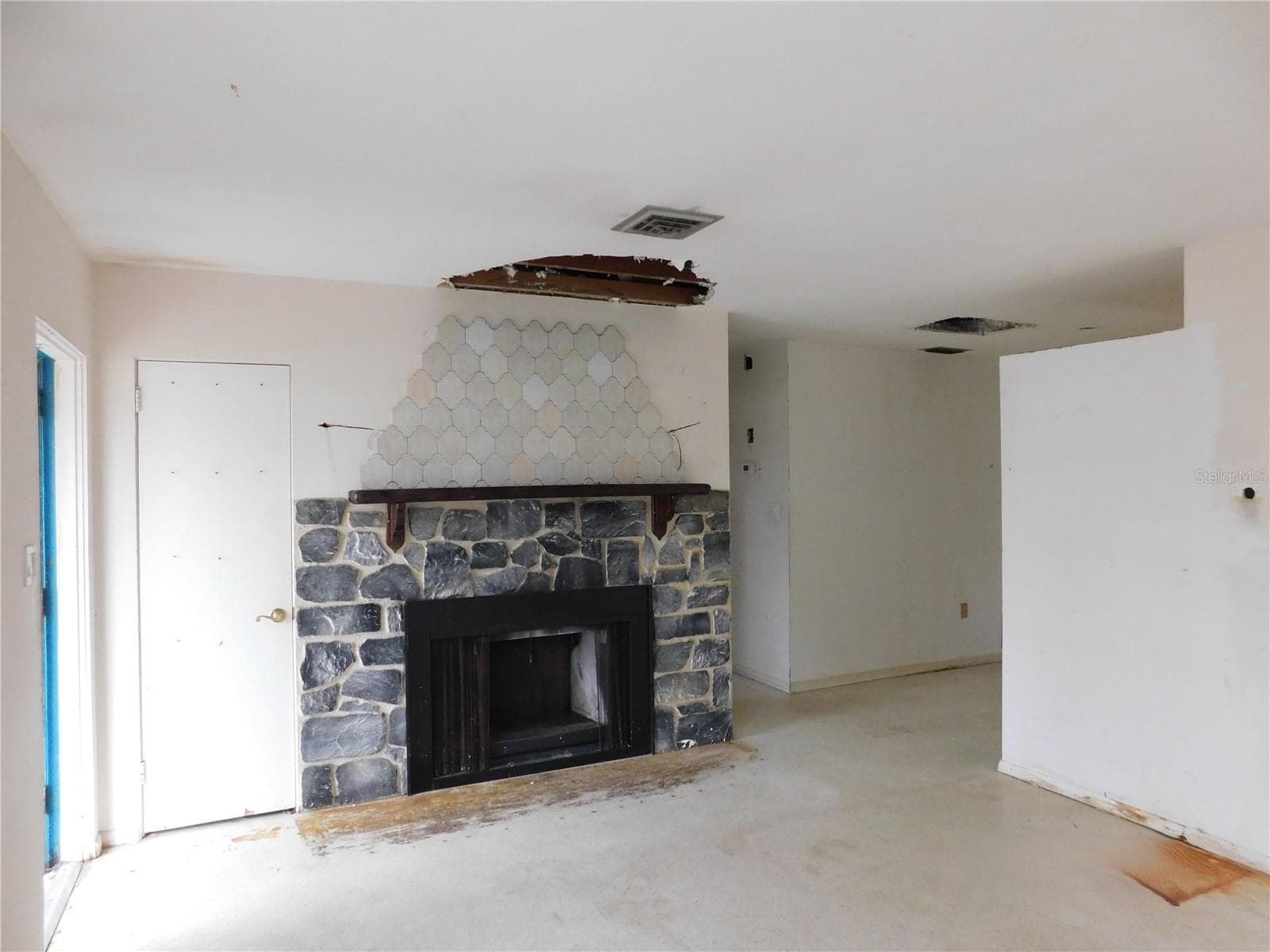 Single Family Residence at 3724 LALANI BLVD, SARASOTA, photo 3 of 18