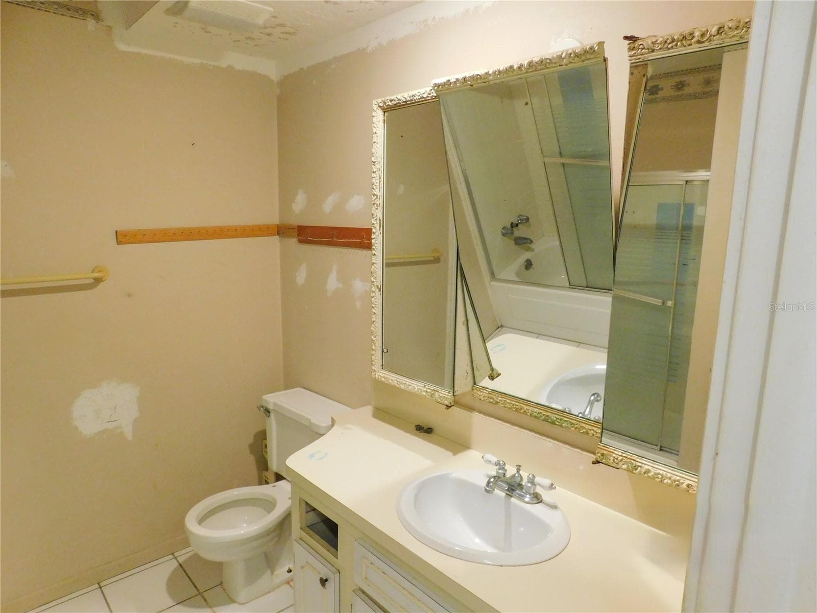 Single Family Residence at 3724 LALANI BLVD, SARASOTA, photo 14 of 18