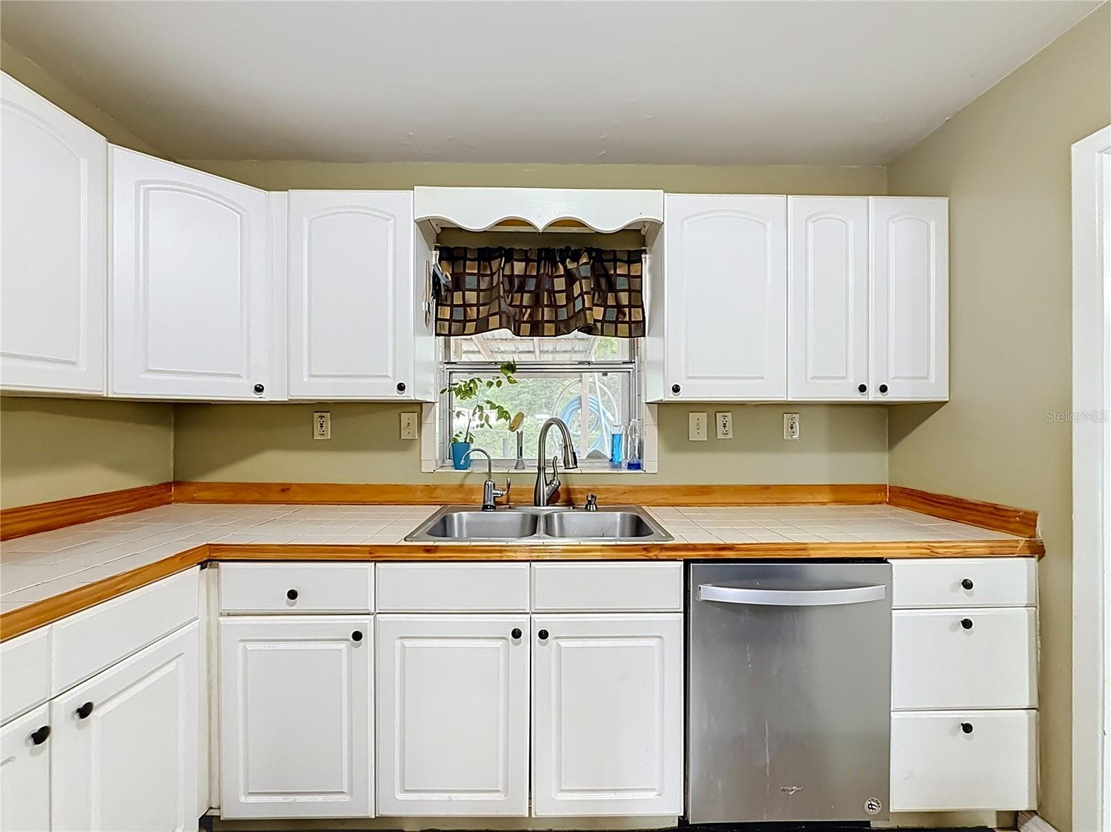 Kitchen - 32848 COUNTY ROAD 473, LEESBURG