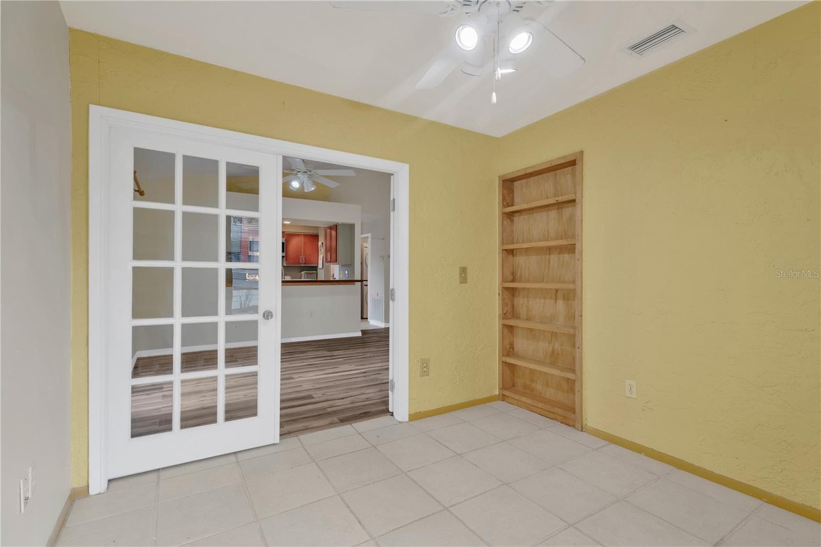 Study or office with ceiling fan and built-in bookcase. - 5546 34TH CT E, BRADENTON