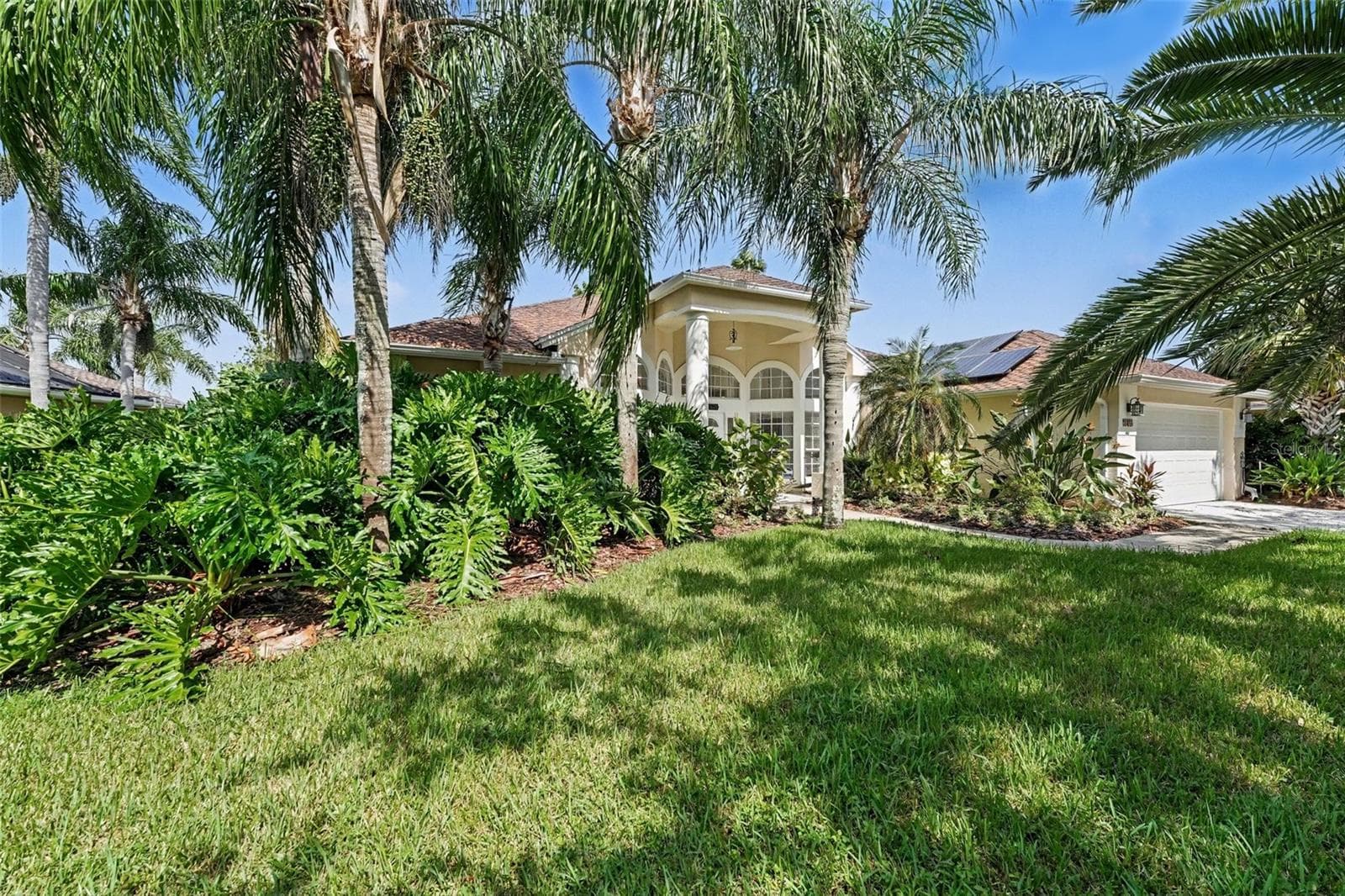 Single Family Residence at 1805 LEE JANZEN DR, KISSIMMEE, photo 2 of 32