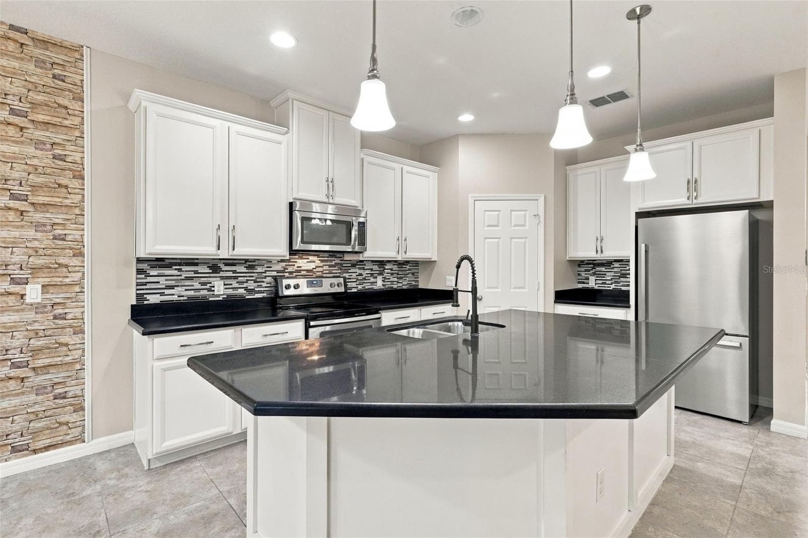 Single Family Residence at 12061 SAWGRASS RESERVE BLVD, ORLANDO, photo 14 of 40