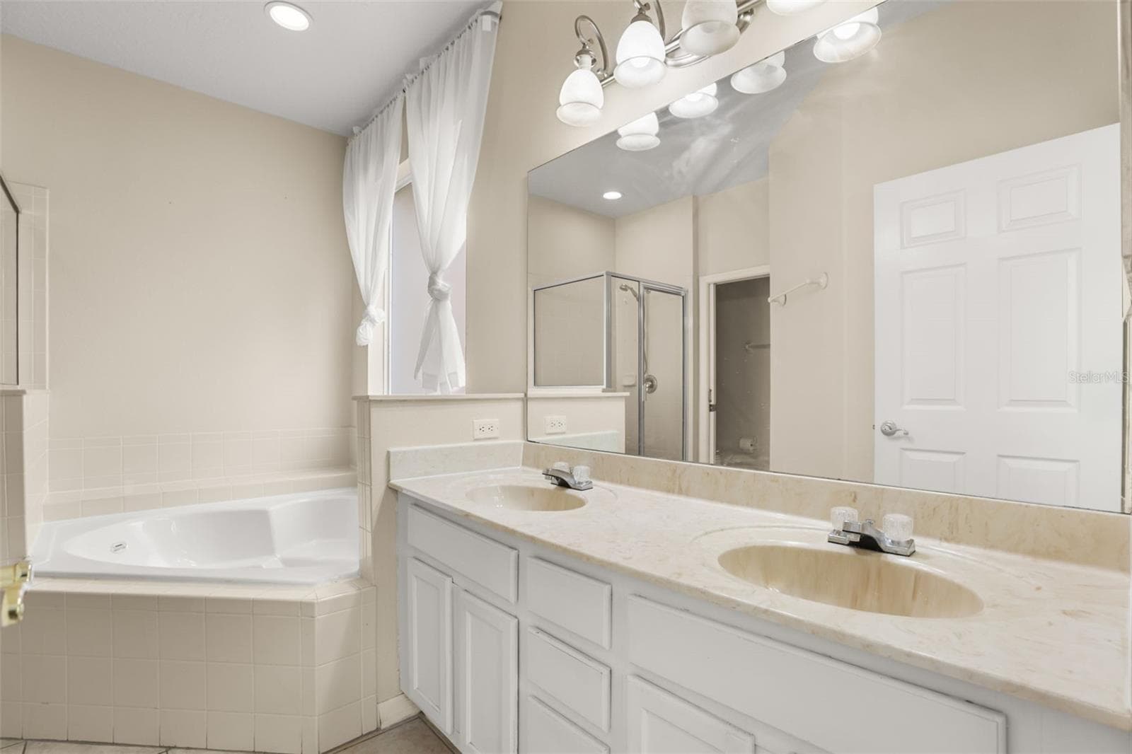Single Family Residence at 1418 SPRING FEST LN, ORLANDO, photo 20 of 50