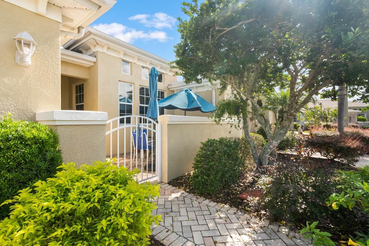 Beautiful entry! - 1009 CHELSEA GREENS CT #37, SUN CITY CENTER