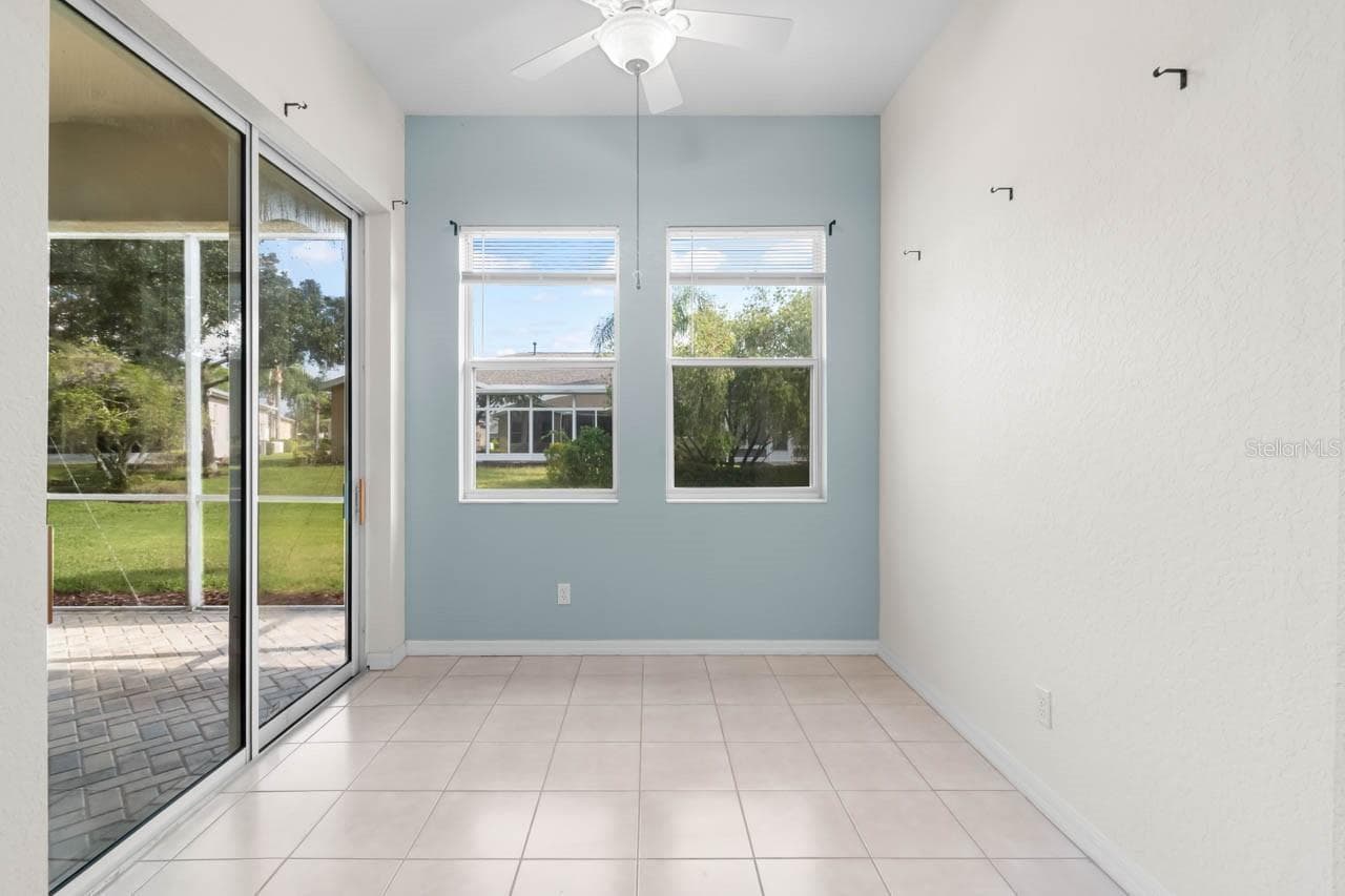 Enclosed dining room perfect transitional space. - 1009 CHELSEA GREENS CT #37, SUN CITY CENTER
