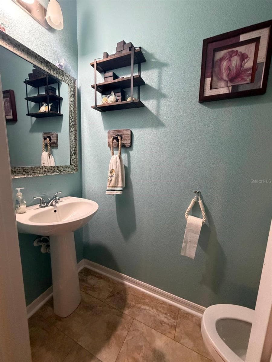 half bath by garage - 15549 GEMINI DR, MASCOTTE